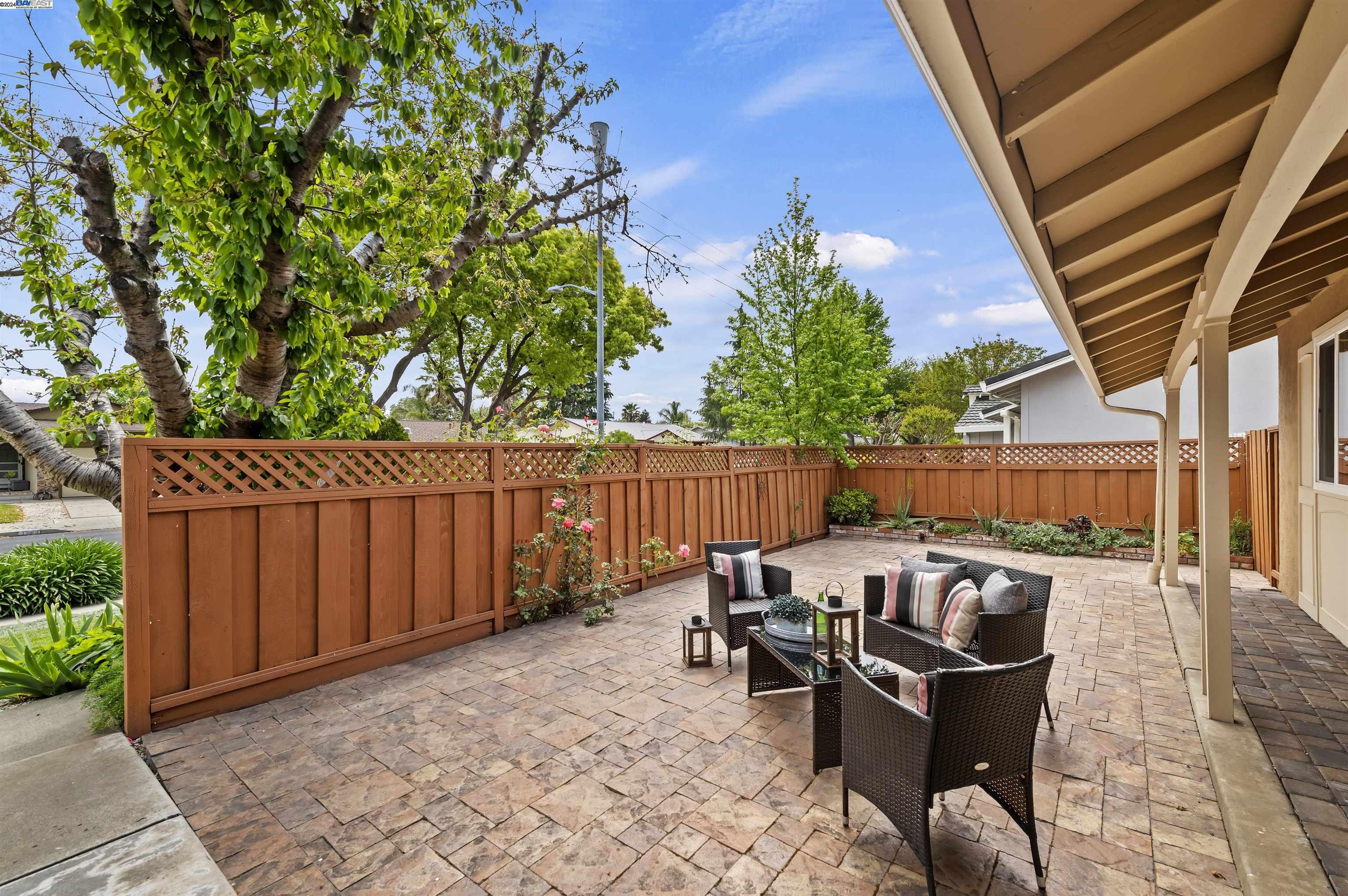 Detail Gallery Image 4 of 35 For 1564 Greenwood Rd, Pleasanton,  CA 94566 - 3 Beds | 2 Baths