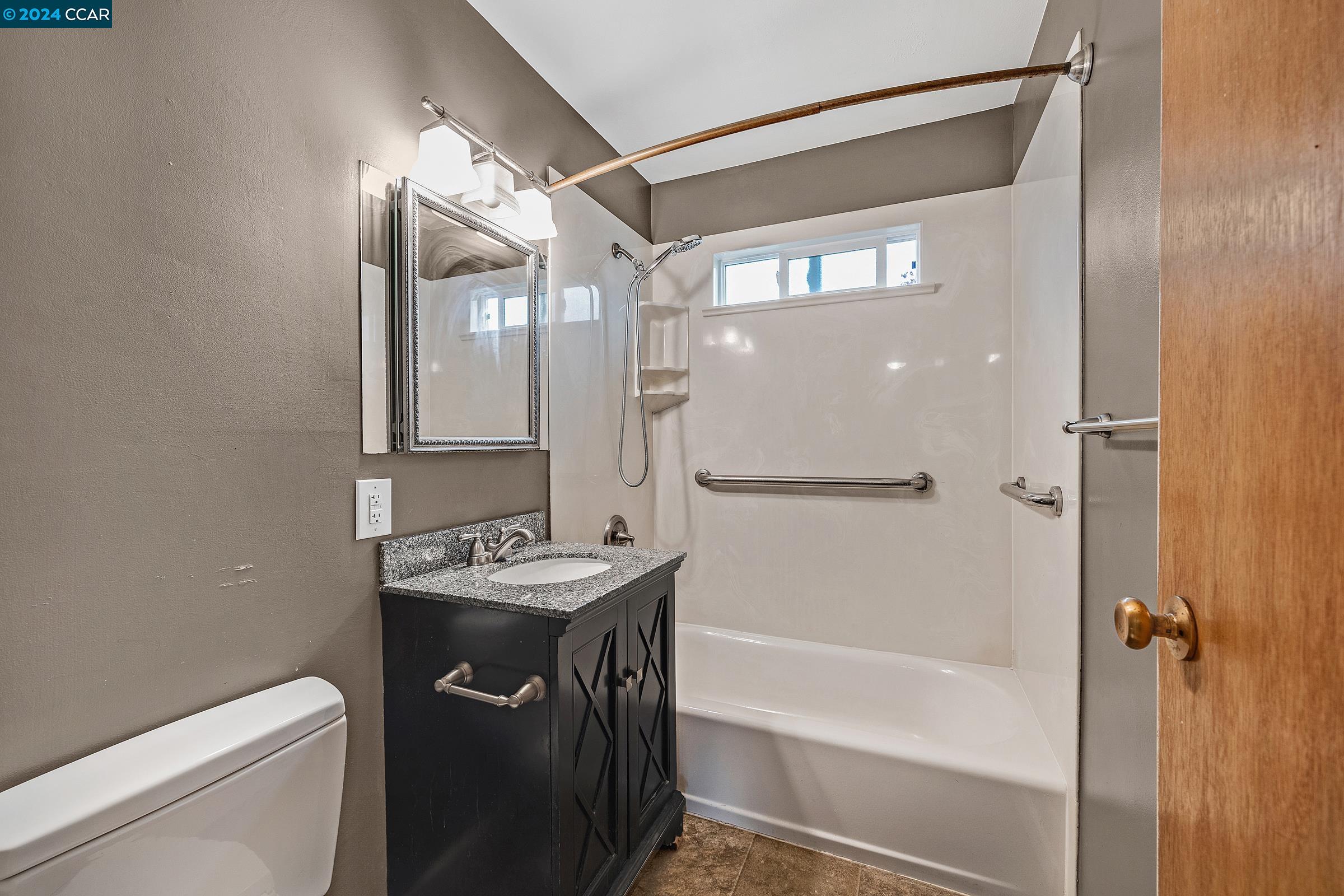 Detail Gallery Image 16 of 33 For 2309 Julia Ct, Pinole,  CA 94564 - 3 Beds | 2 Baths