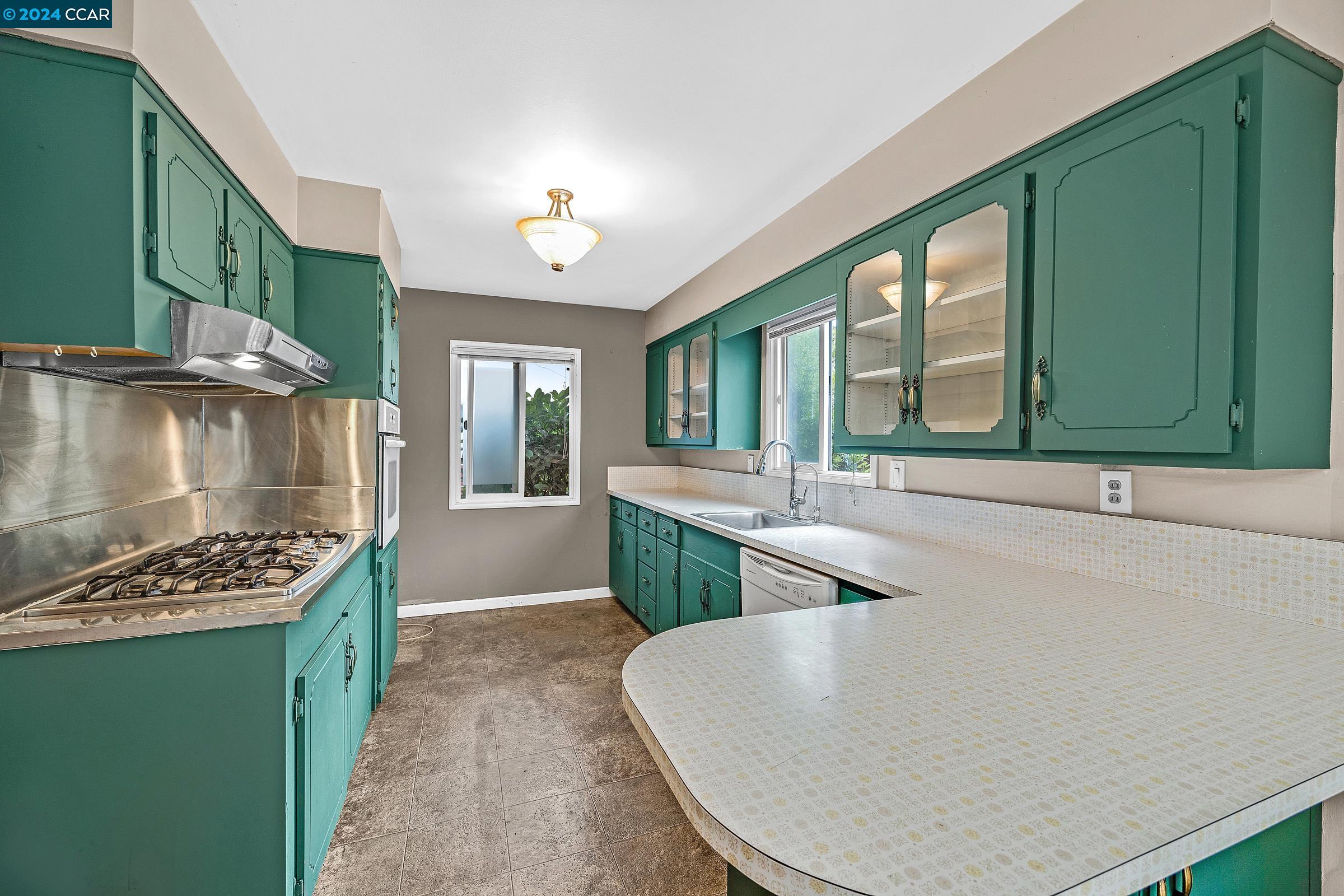 Detail Gallery Image 9 of 33 For 2309 Julia Ct, Pinole,  CA 94564 - 3 Beds | 2 Baths