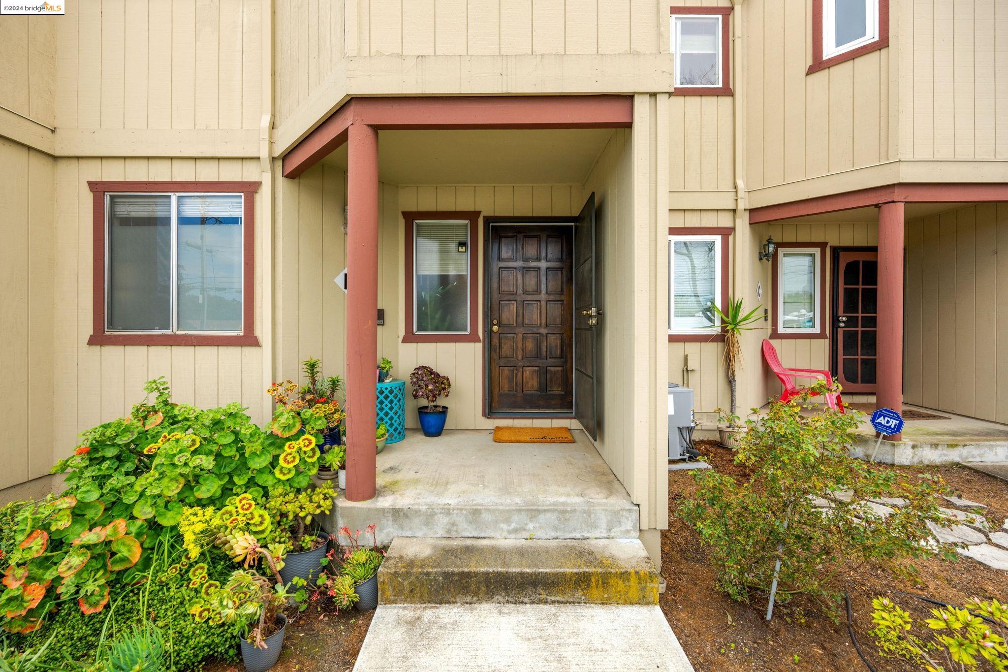 Detail Gallery Image 1 of 47 For 20917 Locust St #B,  Hayward,  CA 94541 - 2 Beds | 1/1 Baths