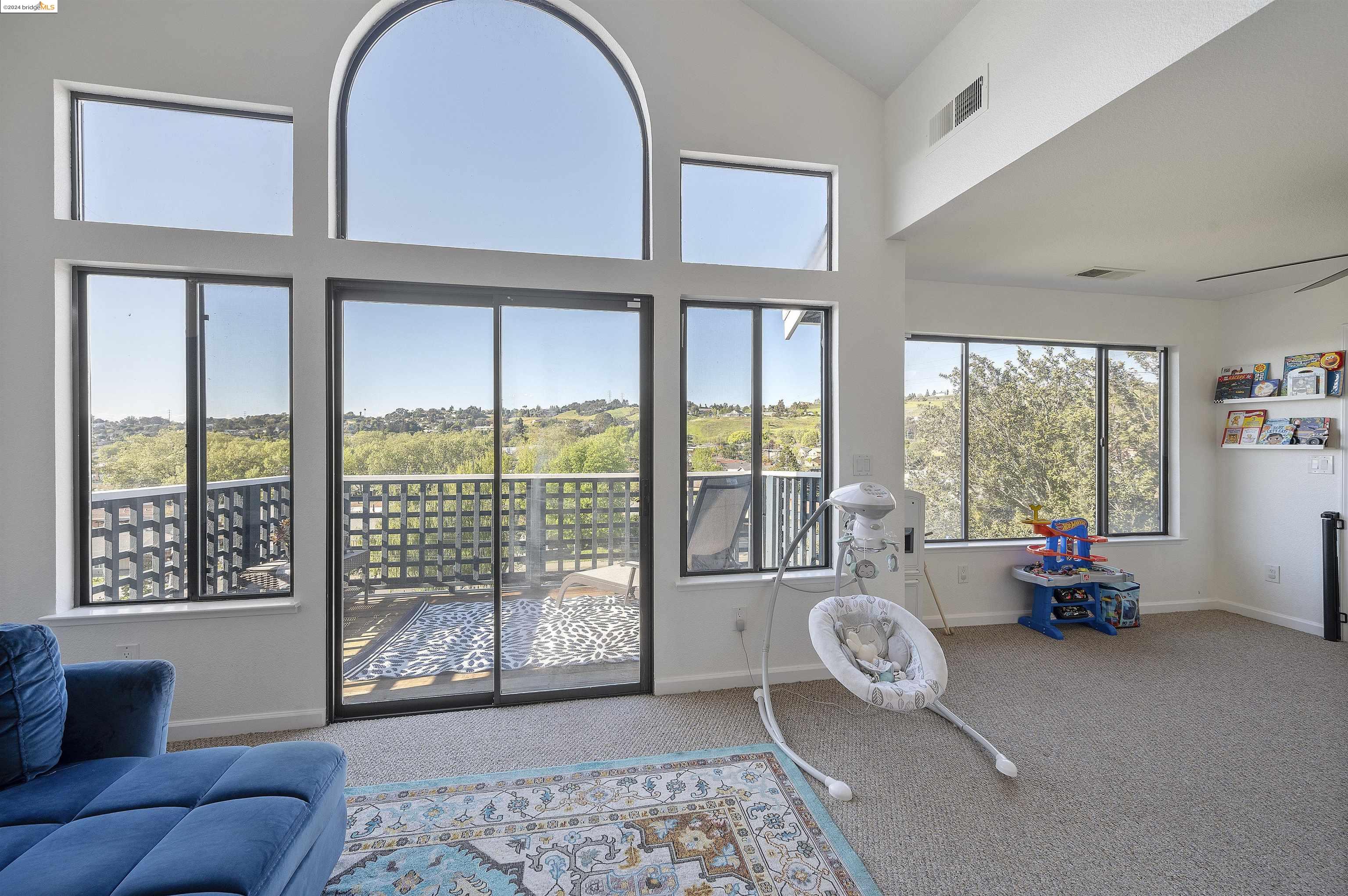 Detail Gallery Image 9 of 54 For 130 Live Oak, Vallejo,  CA 94591 - 4 Beds | 2/1 Baths
