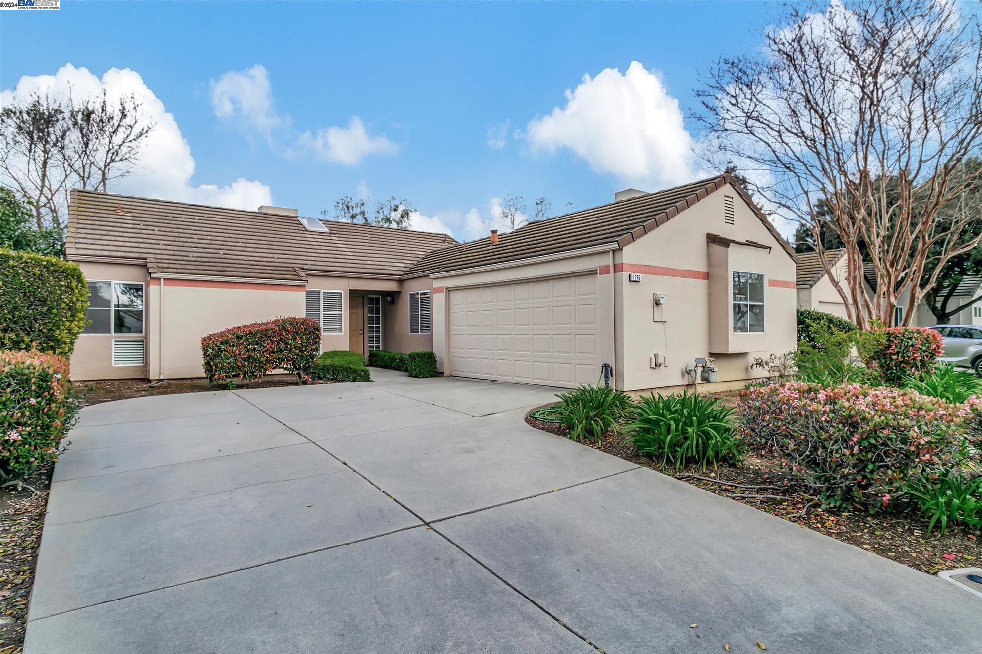 Detail Gallery Image 1 of 1 For 1375 Kelly Park Cir, Morgan Hill,  CA 95037 - 3 Beds | 2 Baths