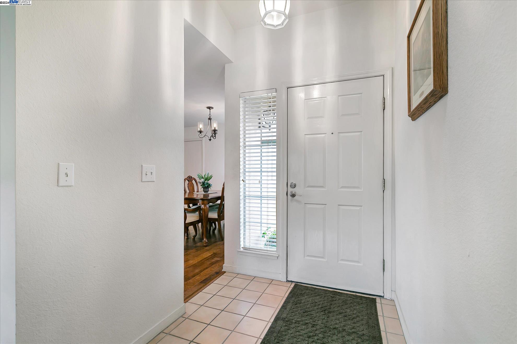 Detail Gallery Image 4 of 40 For 1375 Kelly Park Cir, Morgan Hill,  CA 95037 - 3 Beds | 2 Baths
