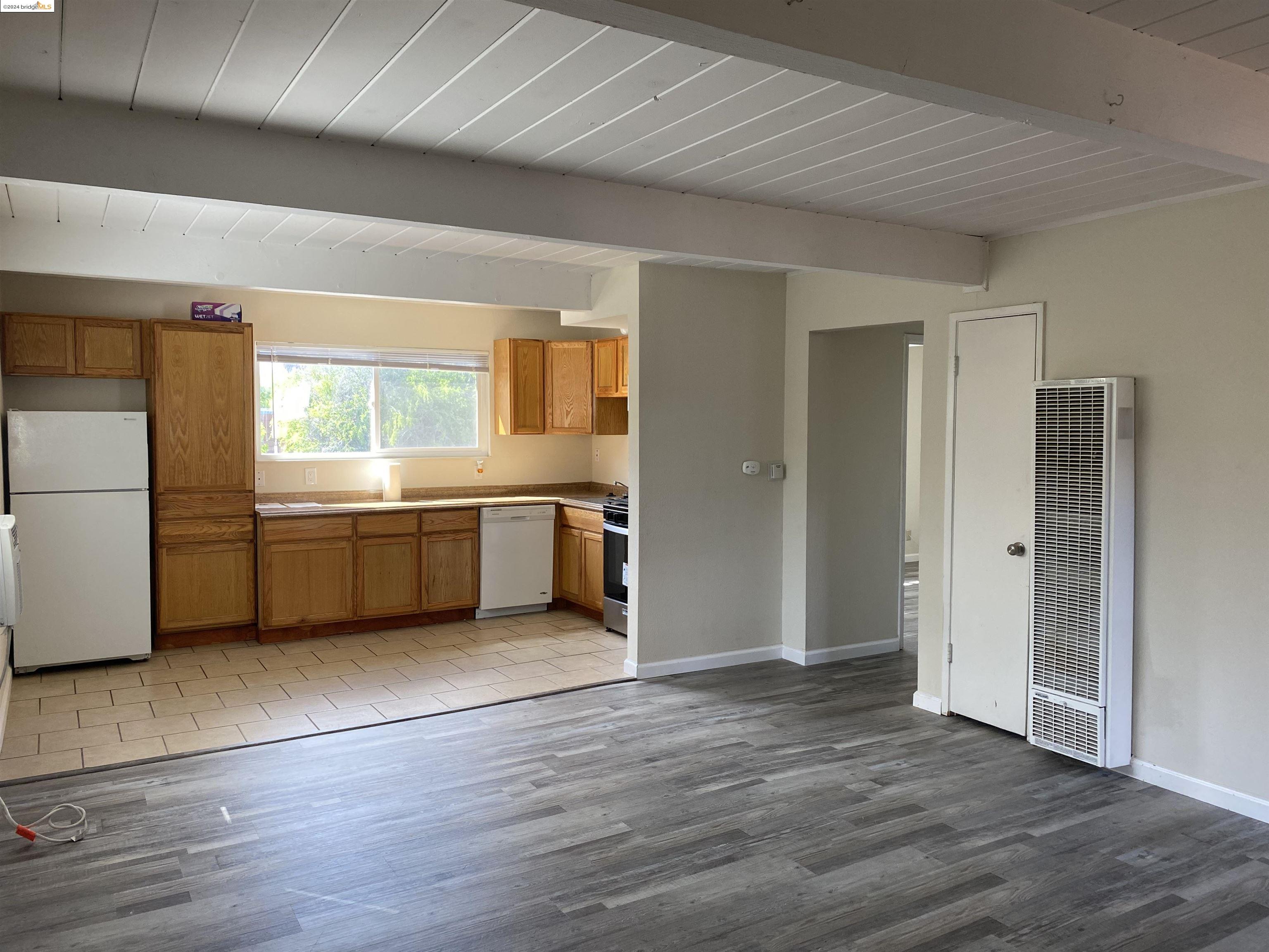 Detail Gallery Image 3 of 8 For 4462 Clayton Rd #C,  Concord,  CA 94519-9999 - 2 Beds | 1 Baths