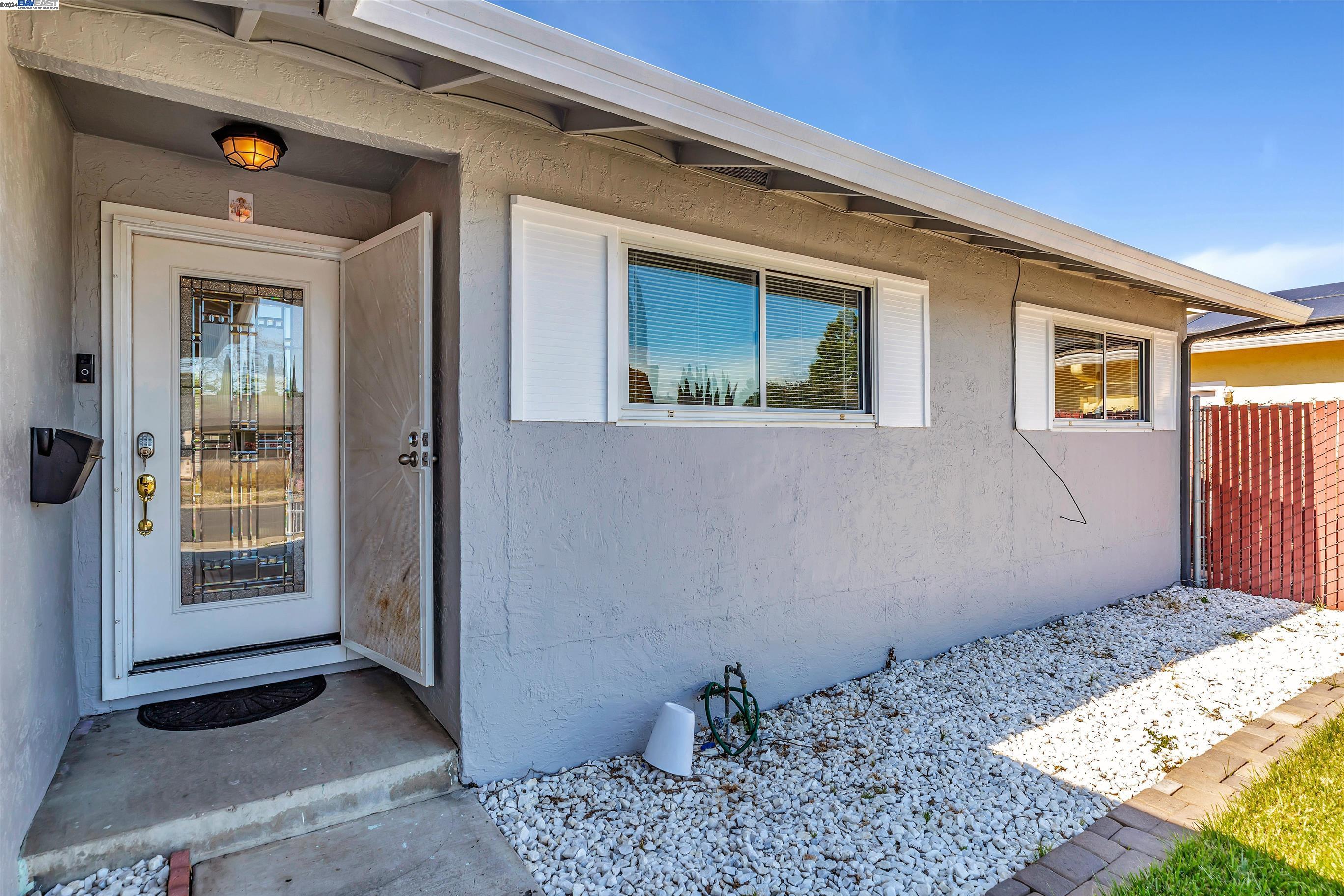 Detail Gallery Image 3 of 30 For 4854 Lantana Ave, Livermore,  CA 94551-1471 - 3 Beds | 2 Baths