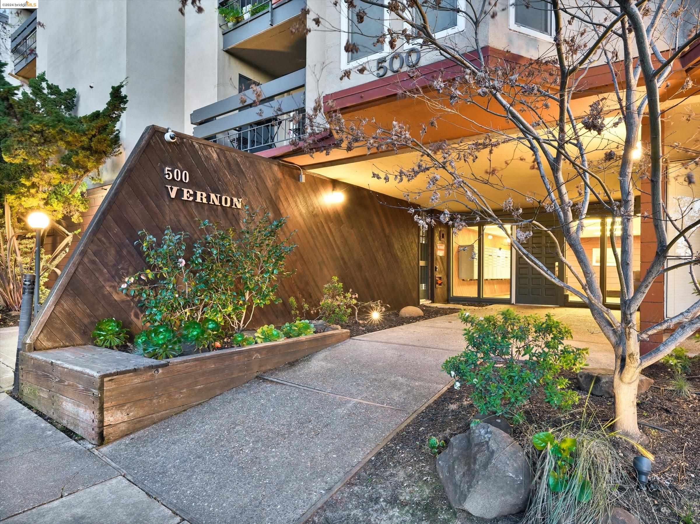 Detail Gallery Image 2 of 31 For 500 Vernon St #113,  Oakland,  CA 94610 - 1 Beds | 1 Baths
