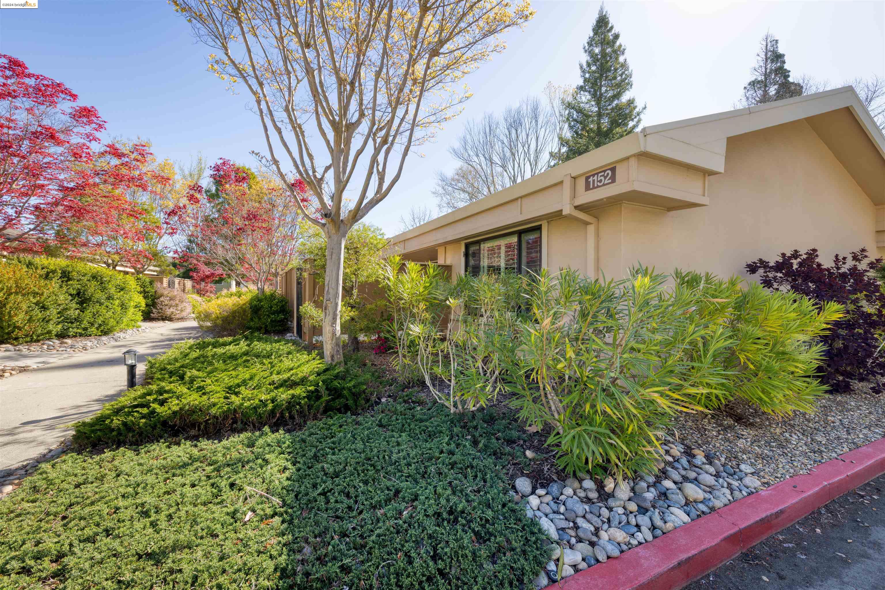 Detail Gallery Image 1 of 24 For 1152 Fairlawn Ct #4,  Walnut Creek,  CA 94595 - 2 Beds | 1 Baths