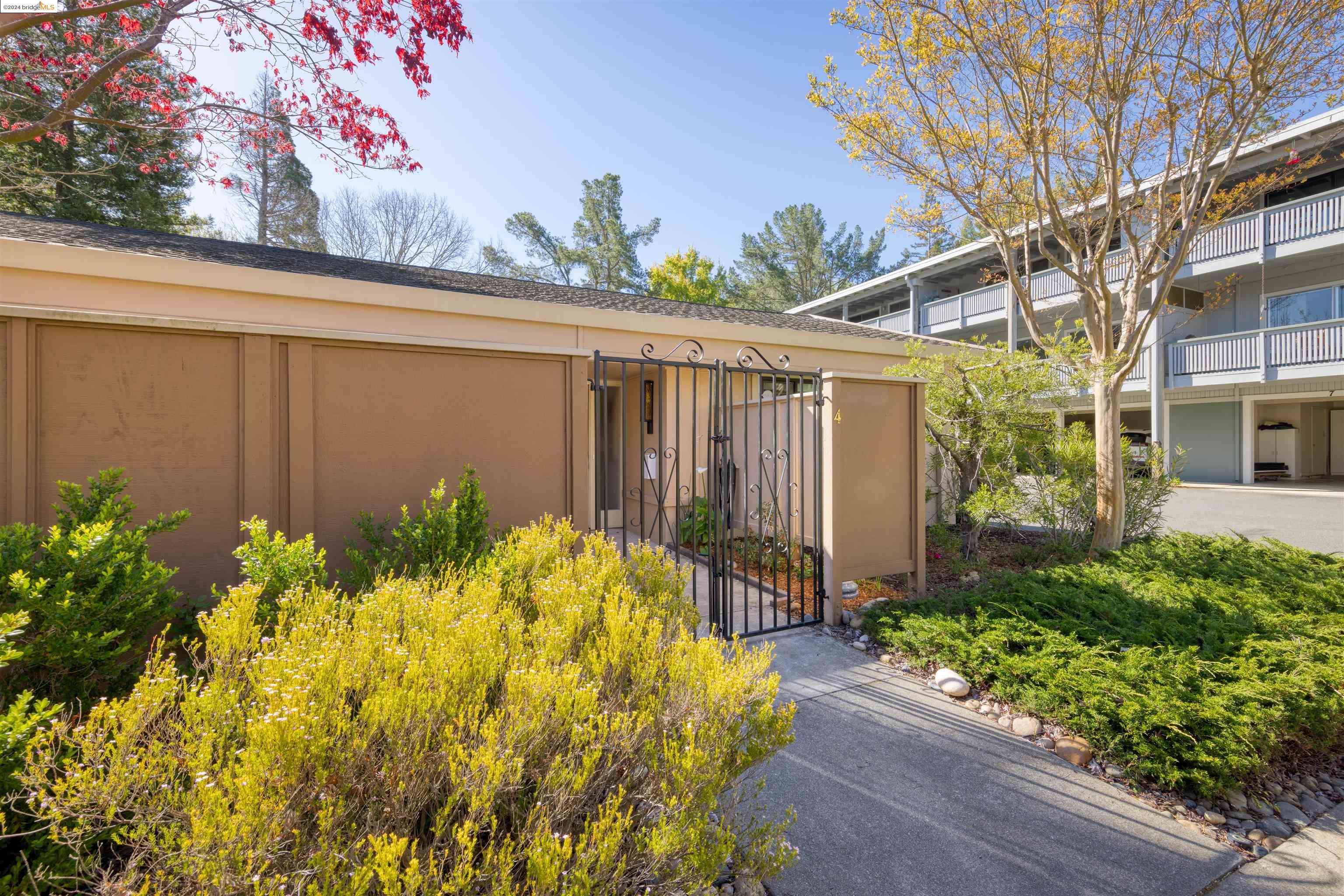 Detail Gallery Image 2 of 24 For 1152 Fairlawn Ct #4,  Walnut Creek,  CA 94595 - 2 Beds | 1 Baths