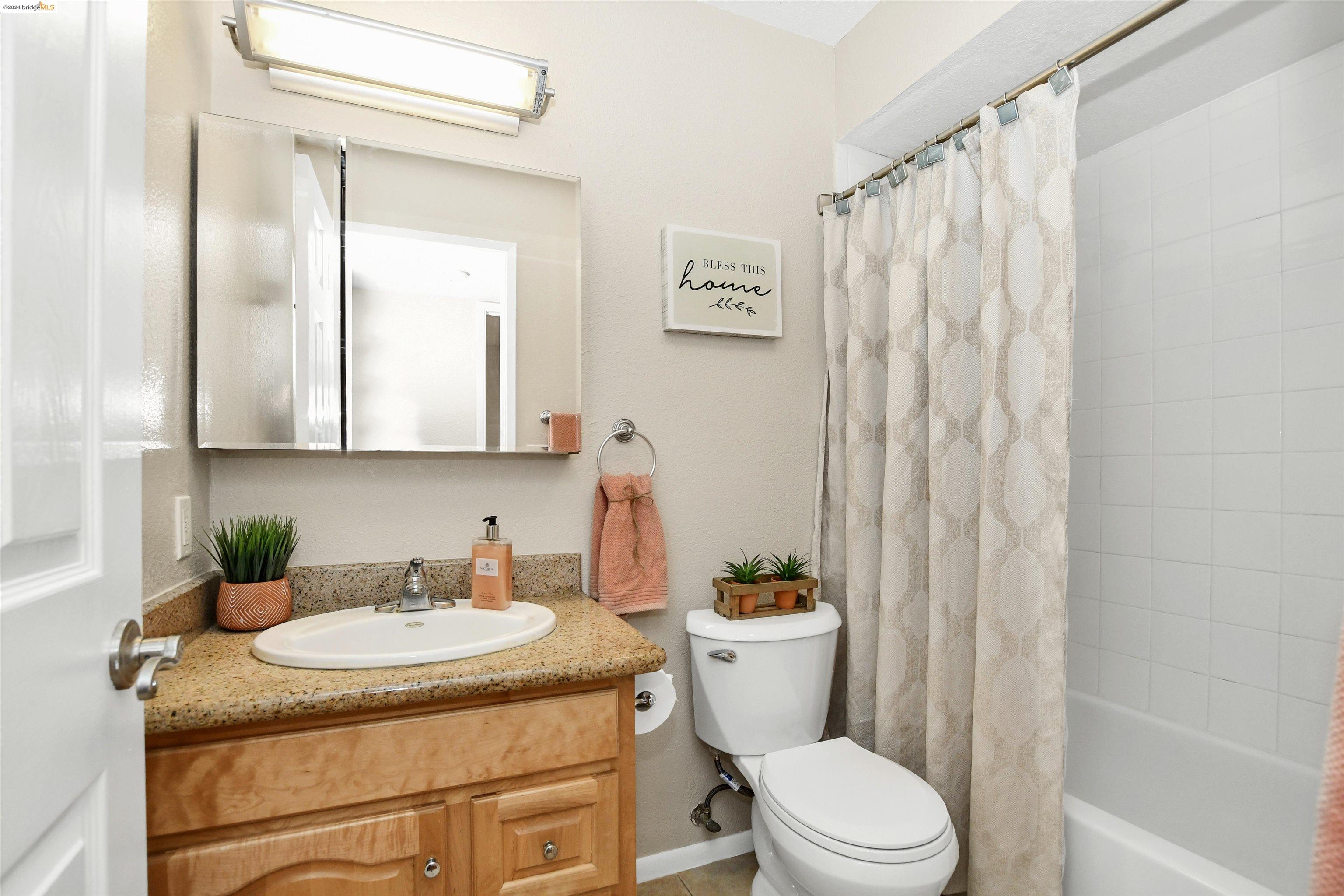 Detail Gallery Image 11 of 23 For 1127 Lakeview Cir, Pittsburg,  CA 94565 - 2 Beds | 2 Baths