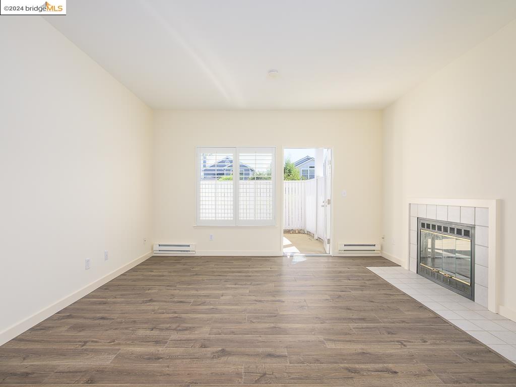 Detail Gallery Image 3 of 26 For 111 Marina Lakes Dr, Richmond,  CA 94804 - 2 Beds | 1 Baths