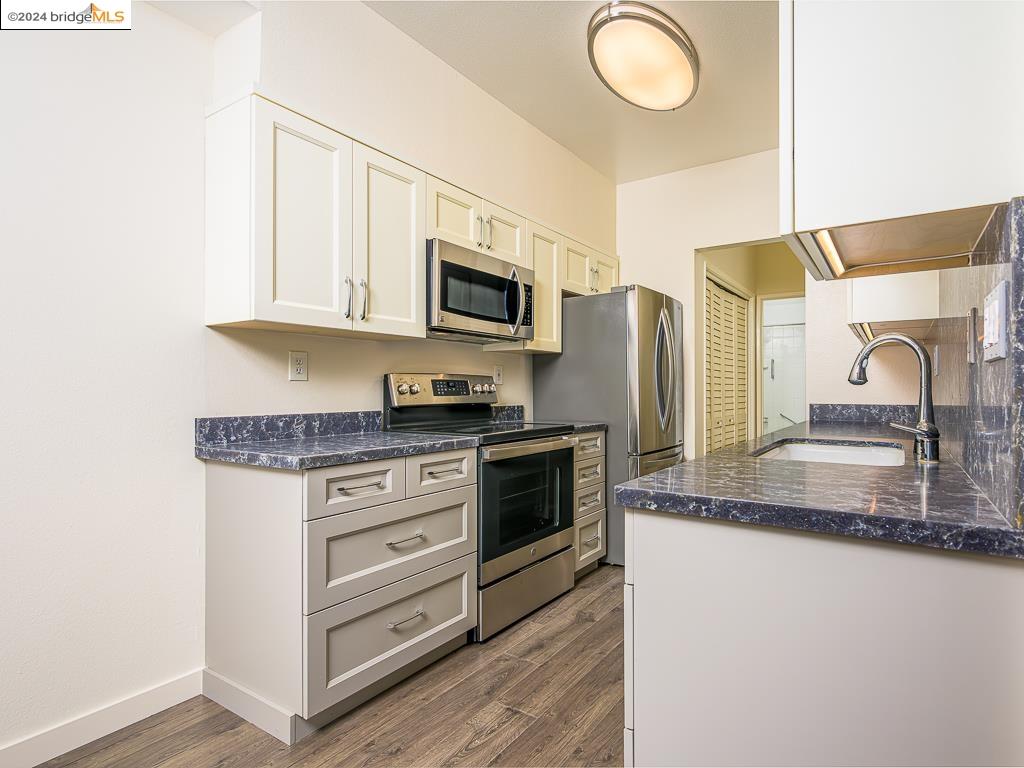 Detail Gallery Image 7 of 26 For 111 Marina Lakes Dr, Richmond,  CA 94804 - 2 Beds | 1 Baths