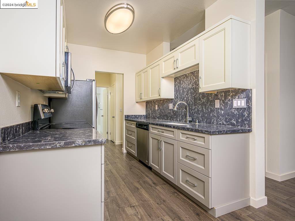 Detail Gallery Image 8 of 26 For 111 Marina Lakes Dr, Richmond,  CA 94804 - 2 Beds | 1 Baths