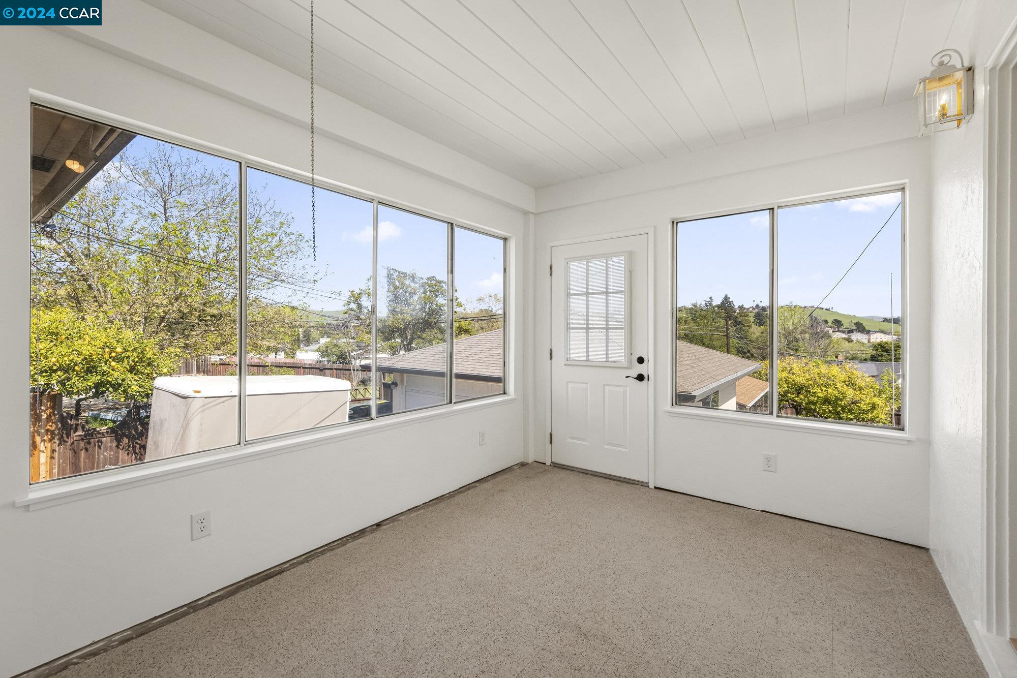 Detail Gallery Image 11 of 28 For 887 Valle Vista Ave, Vallejo,  CA 94590 - 3 Beds | 2 Baths