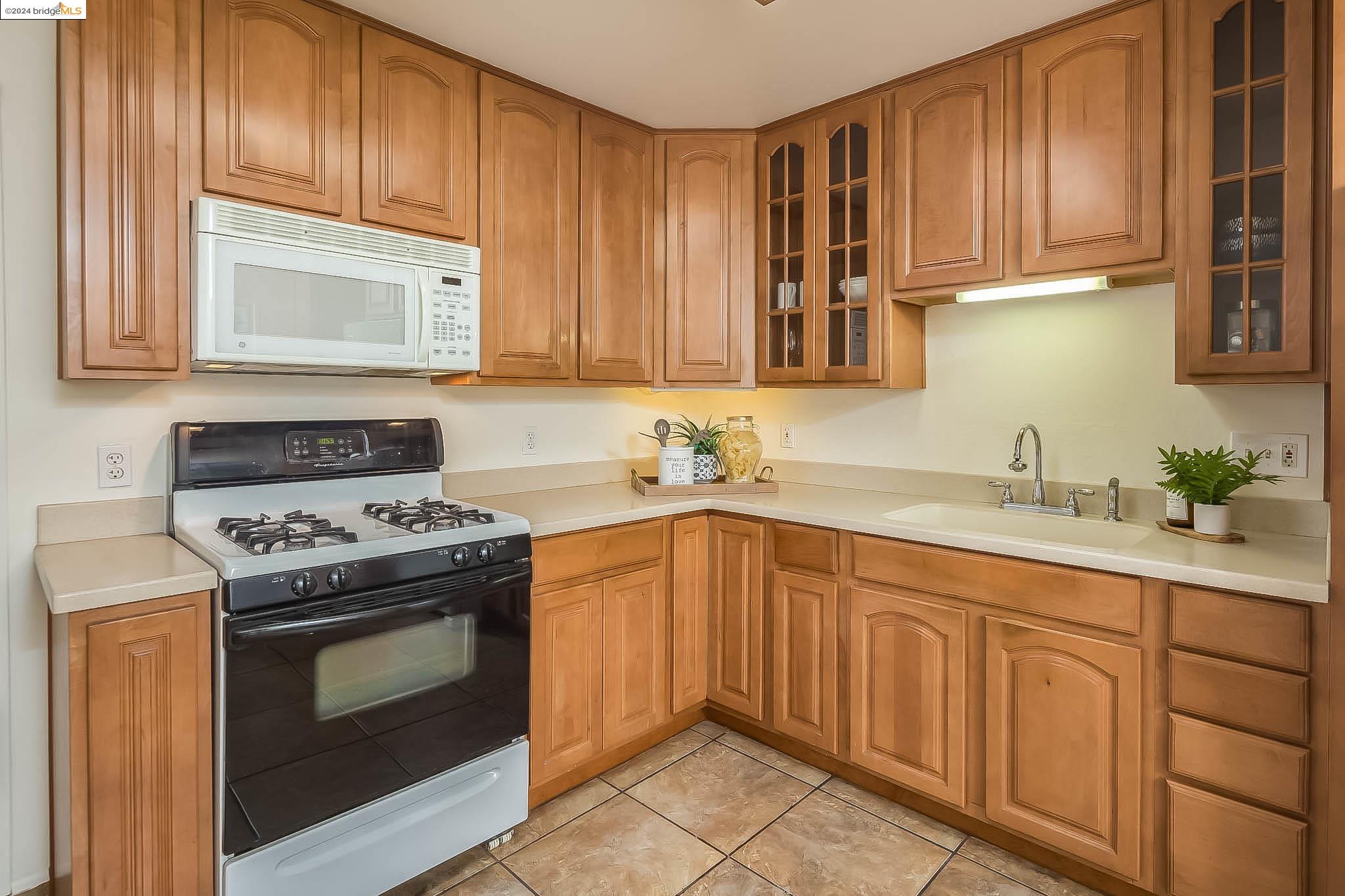 Detail Gallery Image 6 of 27 For 3291 William Way, Pittsburg,  CA 94565 - 4 Beds | 2 Baths