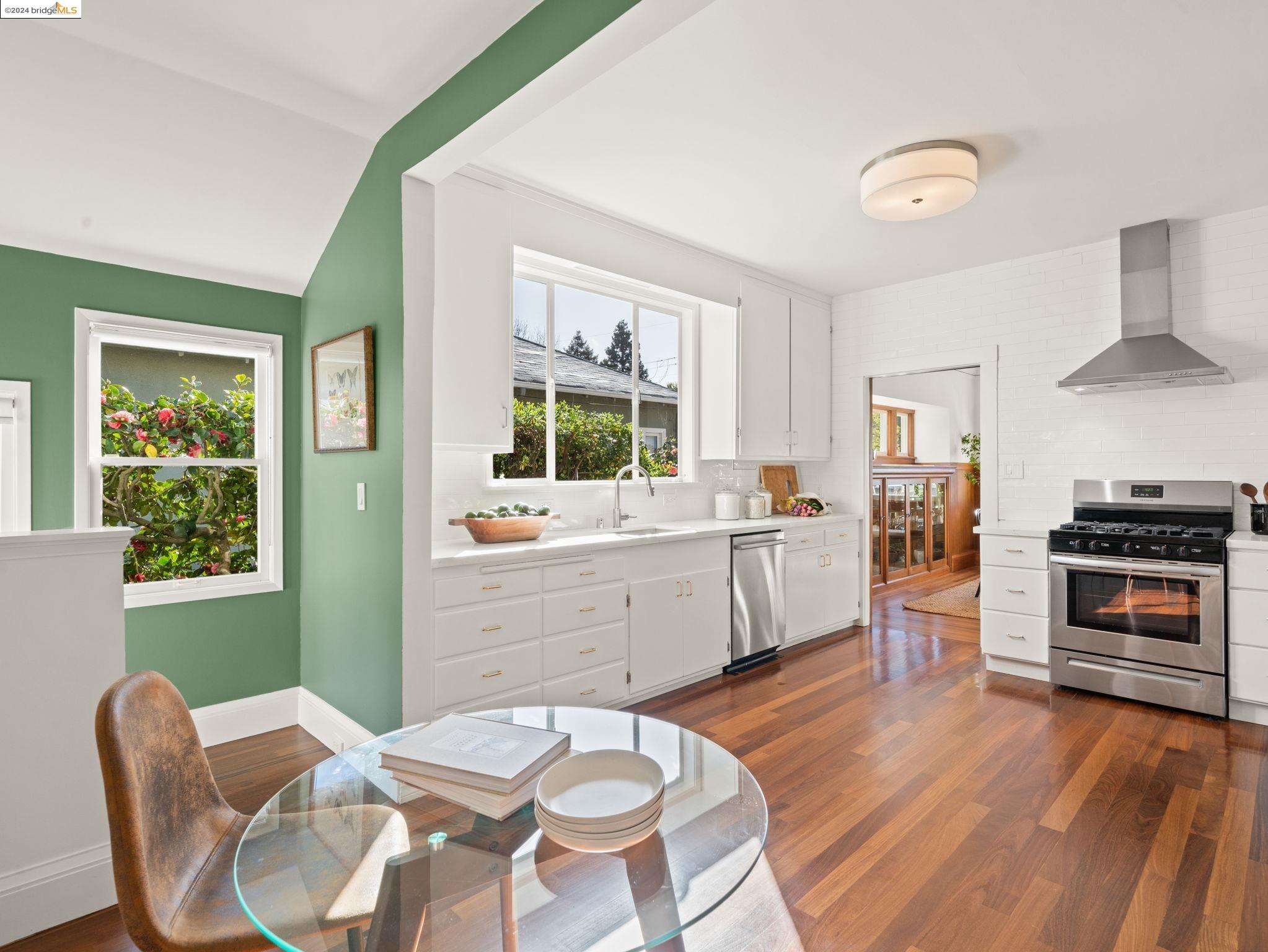 Detail Gallery Image 12 of 56 For 4317 Townsend Ave, Oakland,  CA 94602 - 5 Beds | 2 Baths