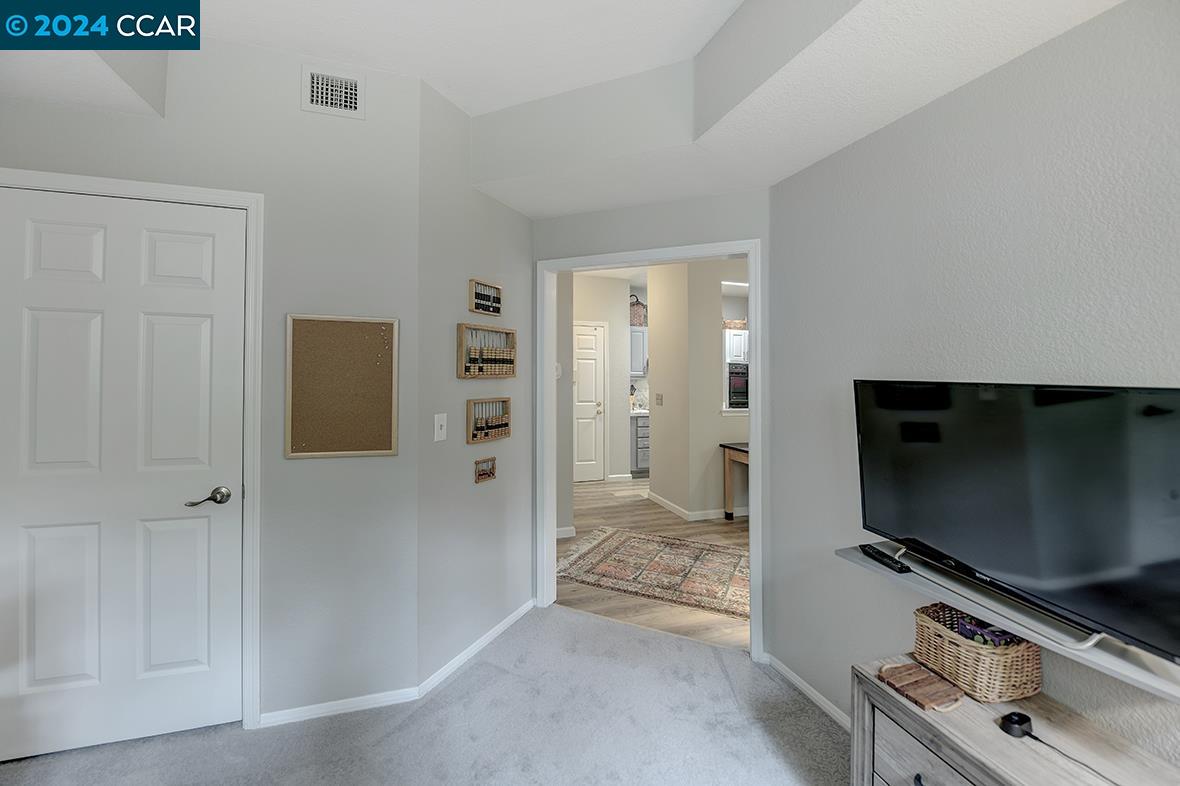 Detail Gallery Image 24 of 43 For 1860 Tice Creek Dr #1121,  Walnut Creek,  CA 94595 - 2 Beds | 2 Baths
