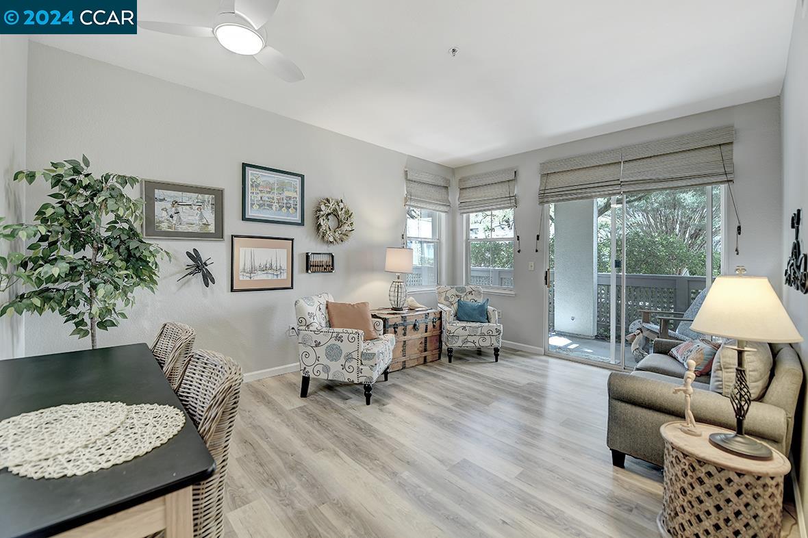 Detail Gallery Image 6 of 43 For 1860 Tice Creek Dr #1121,  Walnut Creek,  CA 94595 - 2 Beds | 2 Baths