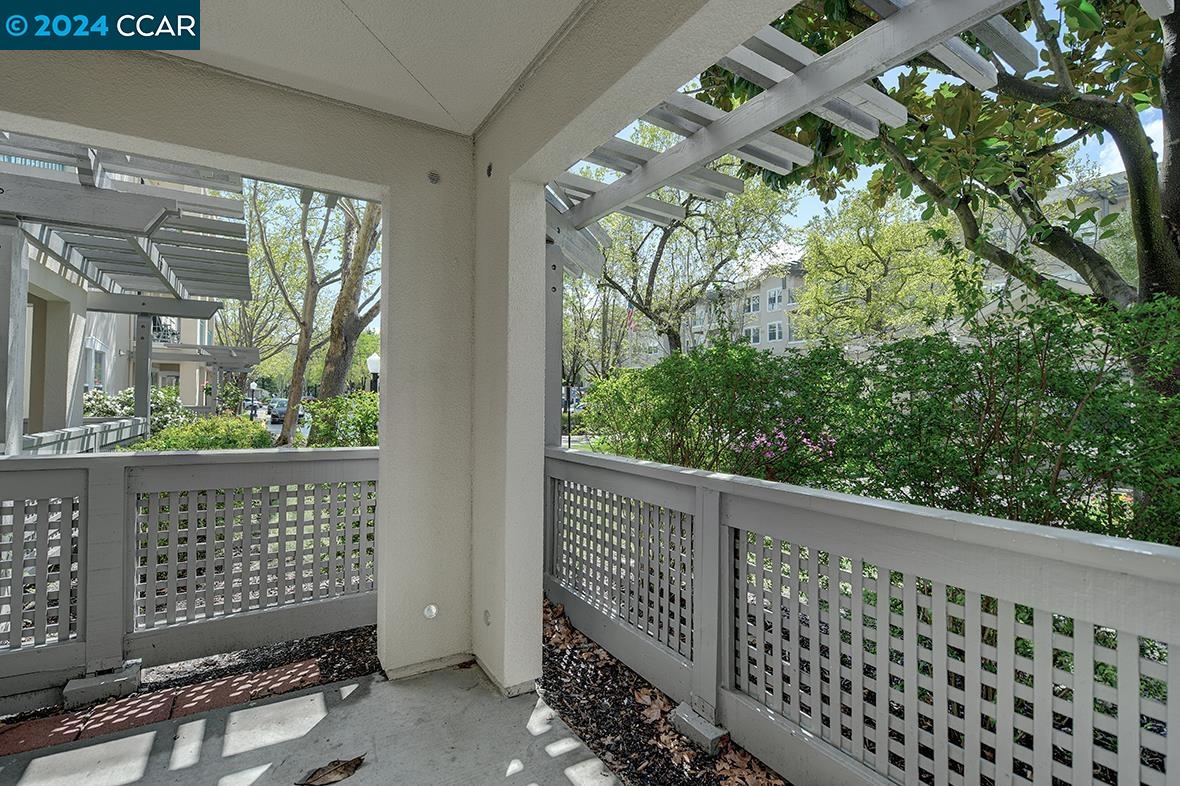 Detail Gallery Image 10 of 43 For 1860 Tice Creek Dr #1121,  Walnut Creek,  CA 94595 - 2 Beds | 2 Baths