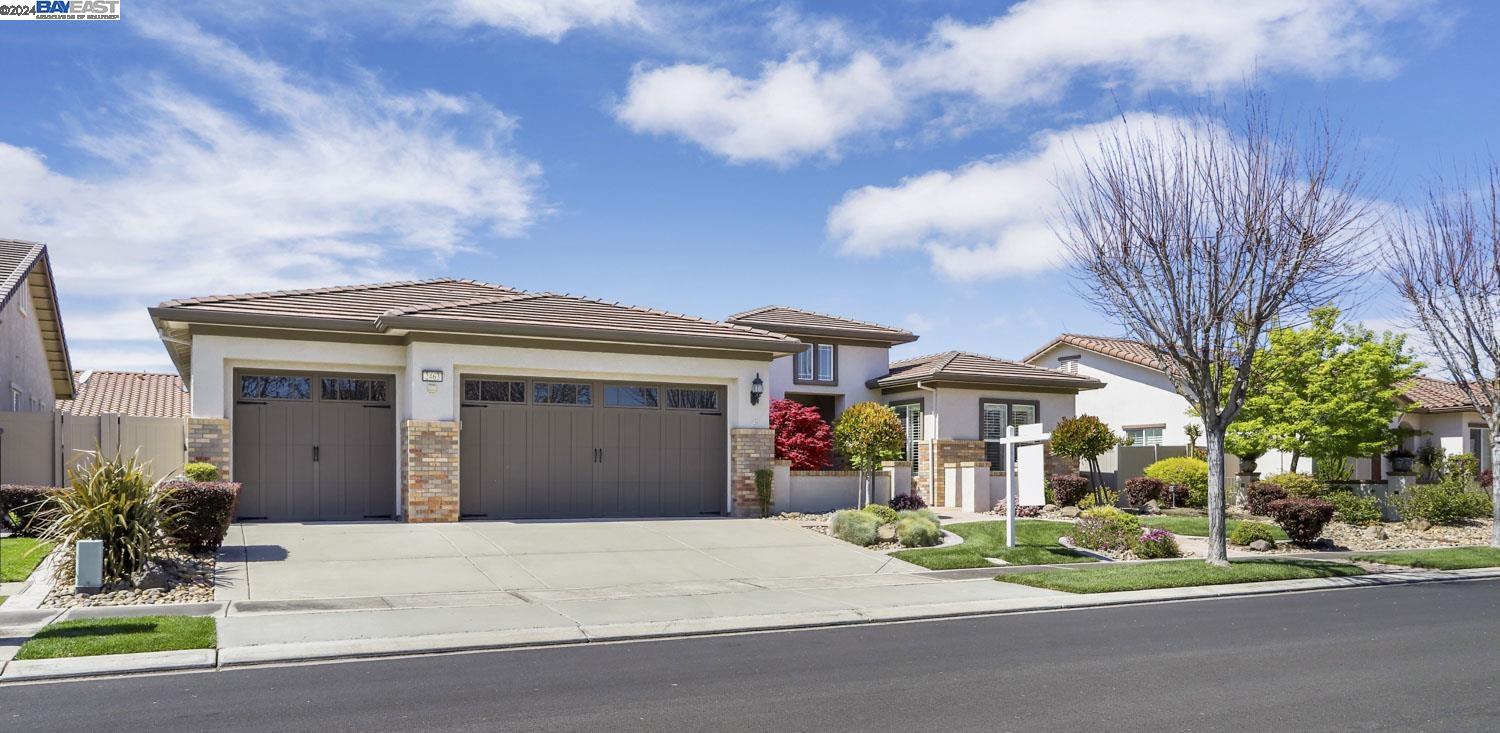 Detail Gallery Image 3 of 52 For 2463 Belle Glade Ln, Manteca,  CA 95336 - 2 Beds | 2/1 Baths