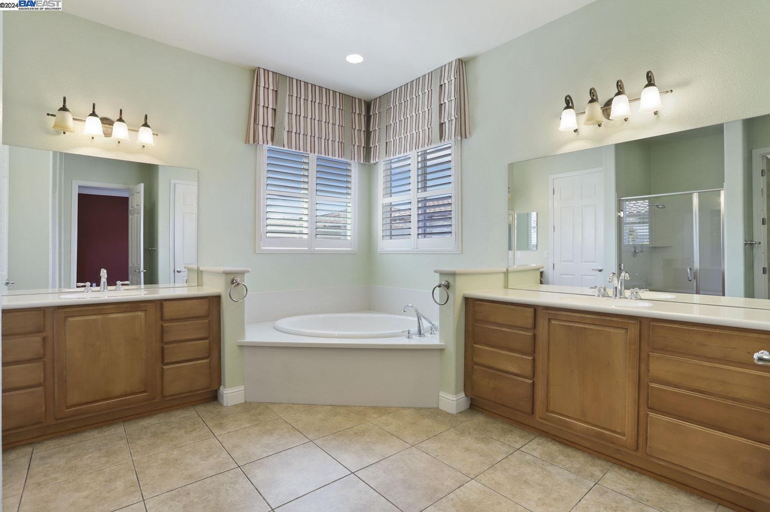 Detail Gallery Image 28 of 52 For 2463 Belle Glade Ln, Manteca,  CA 95336 - 2 Beds | 2/1 Baths
