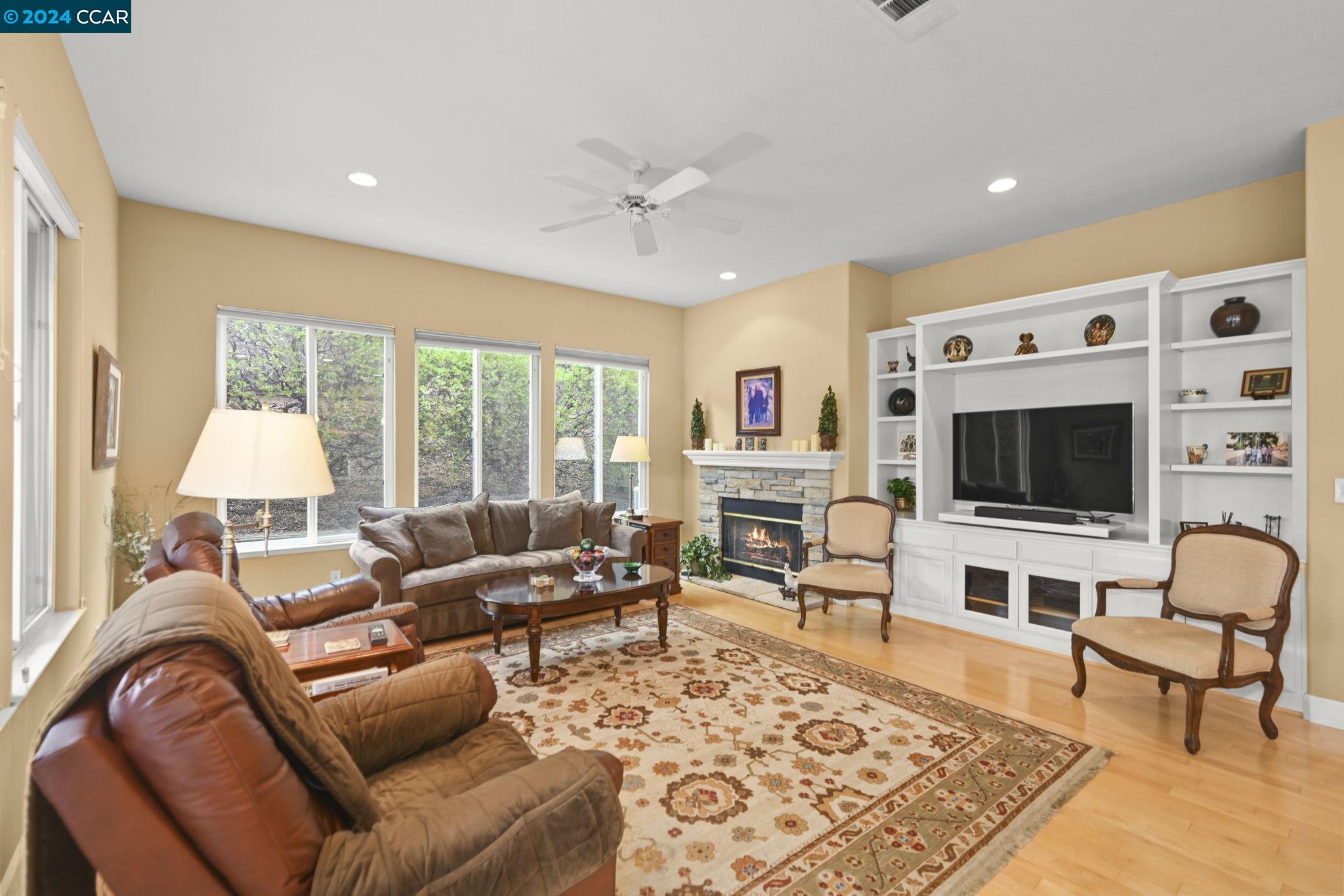 Detail Gallery Image 9 of 30 For 301 Ensley Court, Alamo,  CA 94507-1492 - 5 Beds | 3/1 Baths