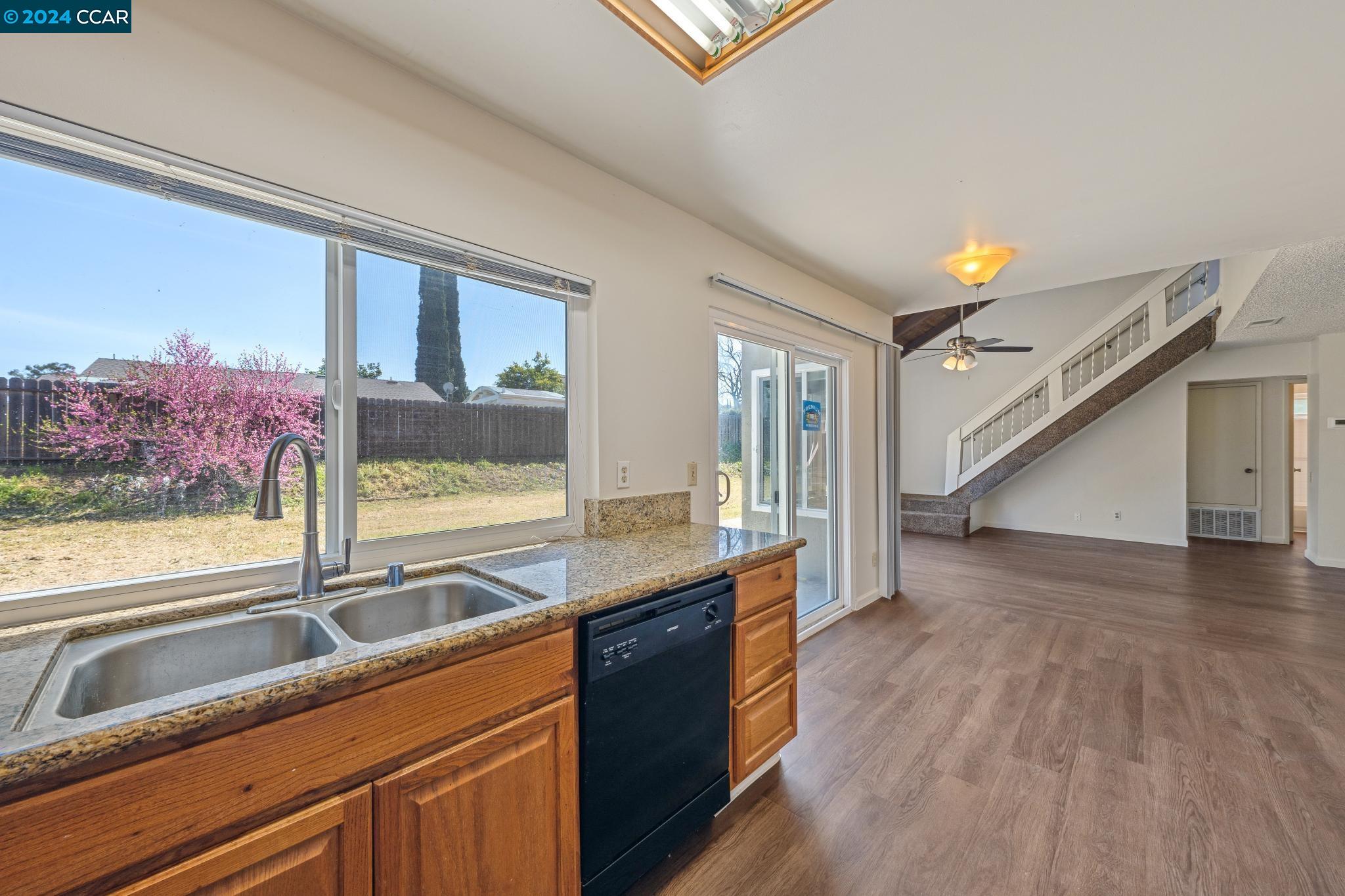 Detail Gallery Image 10 of 33 For 281 Hagemann Dr, Livermore,  CA 94551 - 4 Beds | 2 Baths