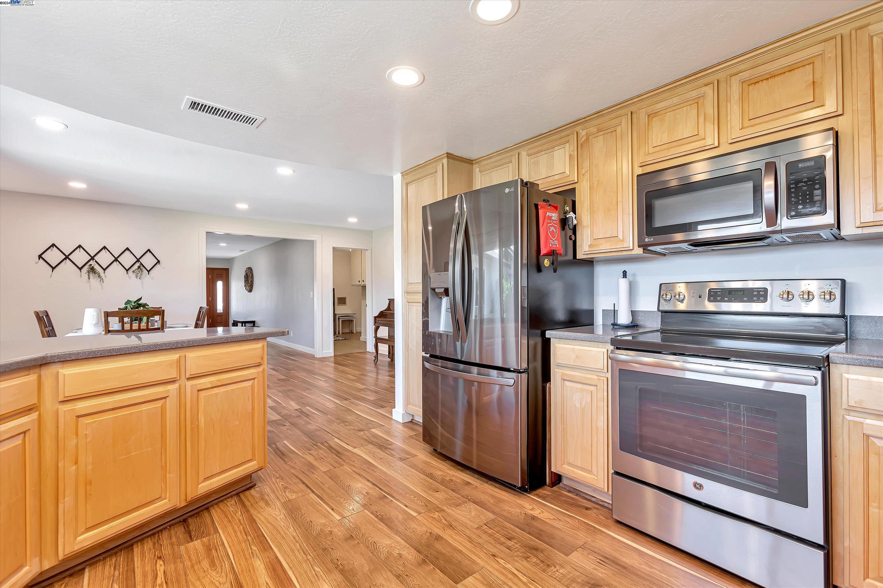 Detail Gallery Image 11 of 43 For 1171 Innsbruck St, Livermore,  CA 94550 - 4 Beds | 2 Baths