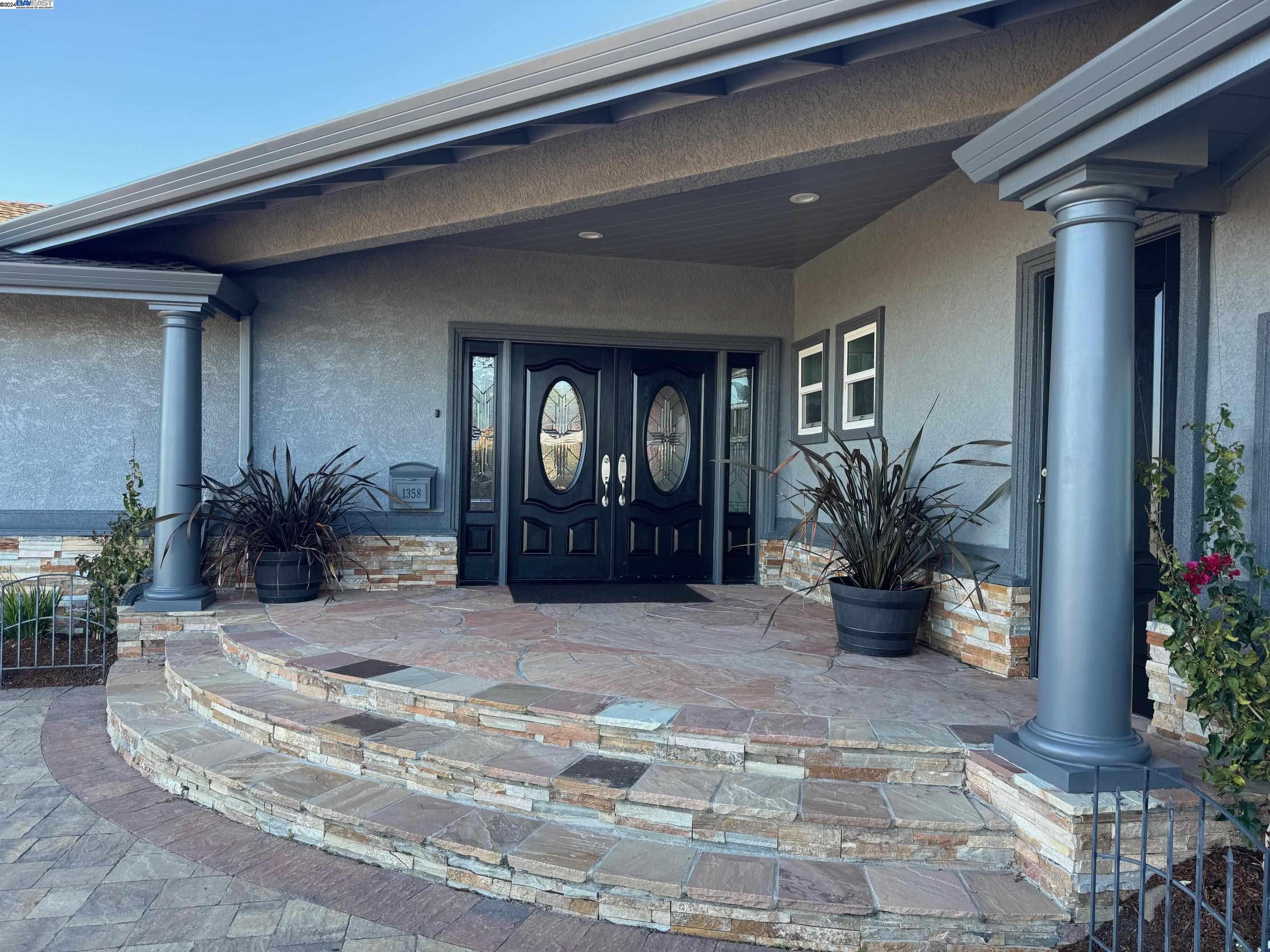 Detail Gallery Image 1 of 1 For 1358 View Dr, San Leandro,  CA 94577 - 4 Beds | 2 Baths