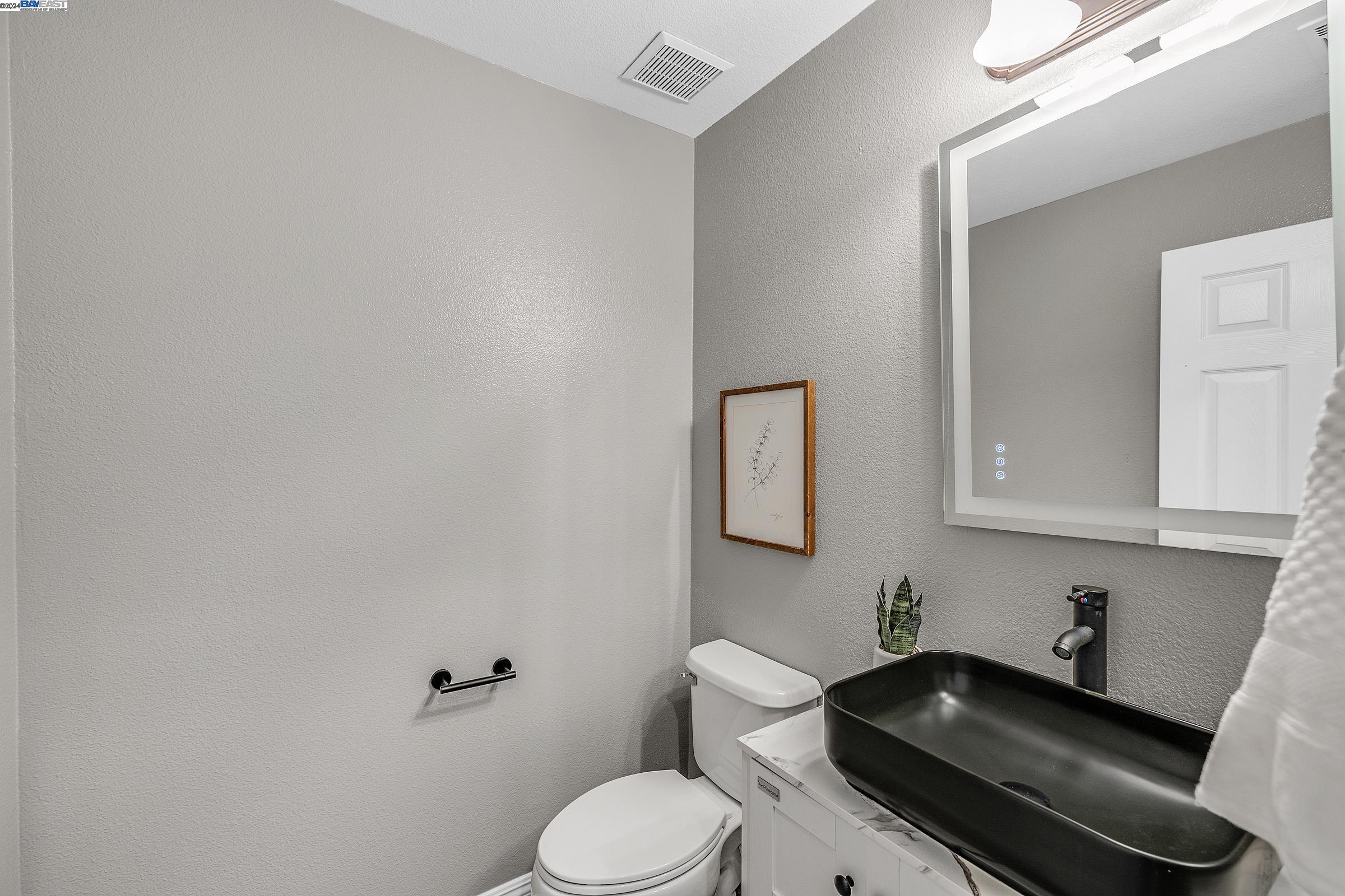 Detail Gallery Image 12 of 37 For 3592 Fitzsimmons Cmn, Fremont,  CA 94538 - 3 Beds | 2/1 Baths