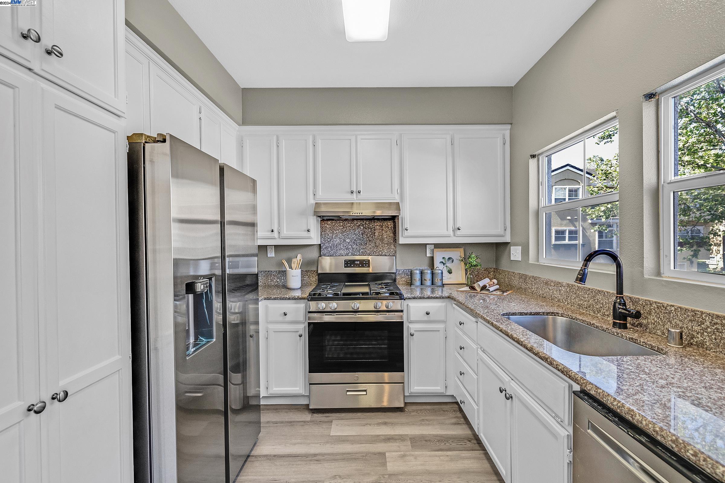 Detail Gallery Image 18 of 37 For 3592 Fitzsimmons Cmn, Fremont,  CA 94538 - 3 Beds | 2/1 Baths