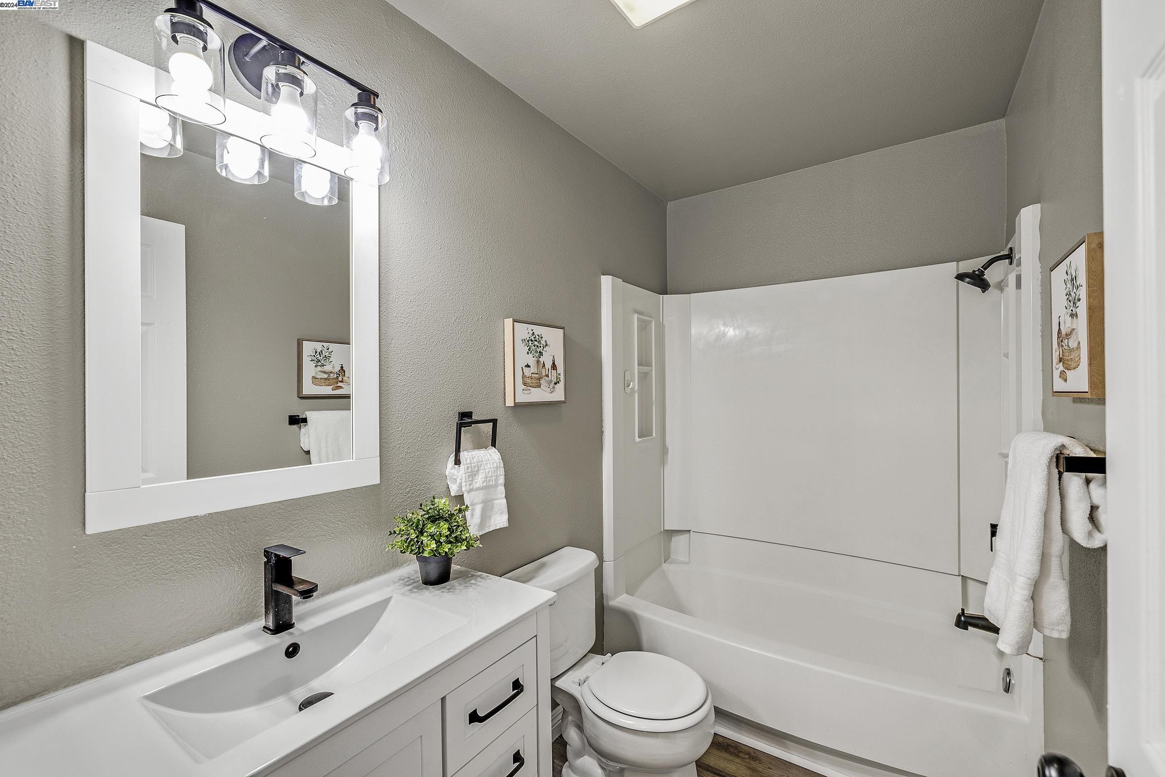 Detail Gallery Image 30 of 37 For 3592 Fitzsimmons Cmn, Fremont,  CA 94538 - 3 Beds | 2/1 Baths
