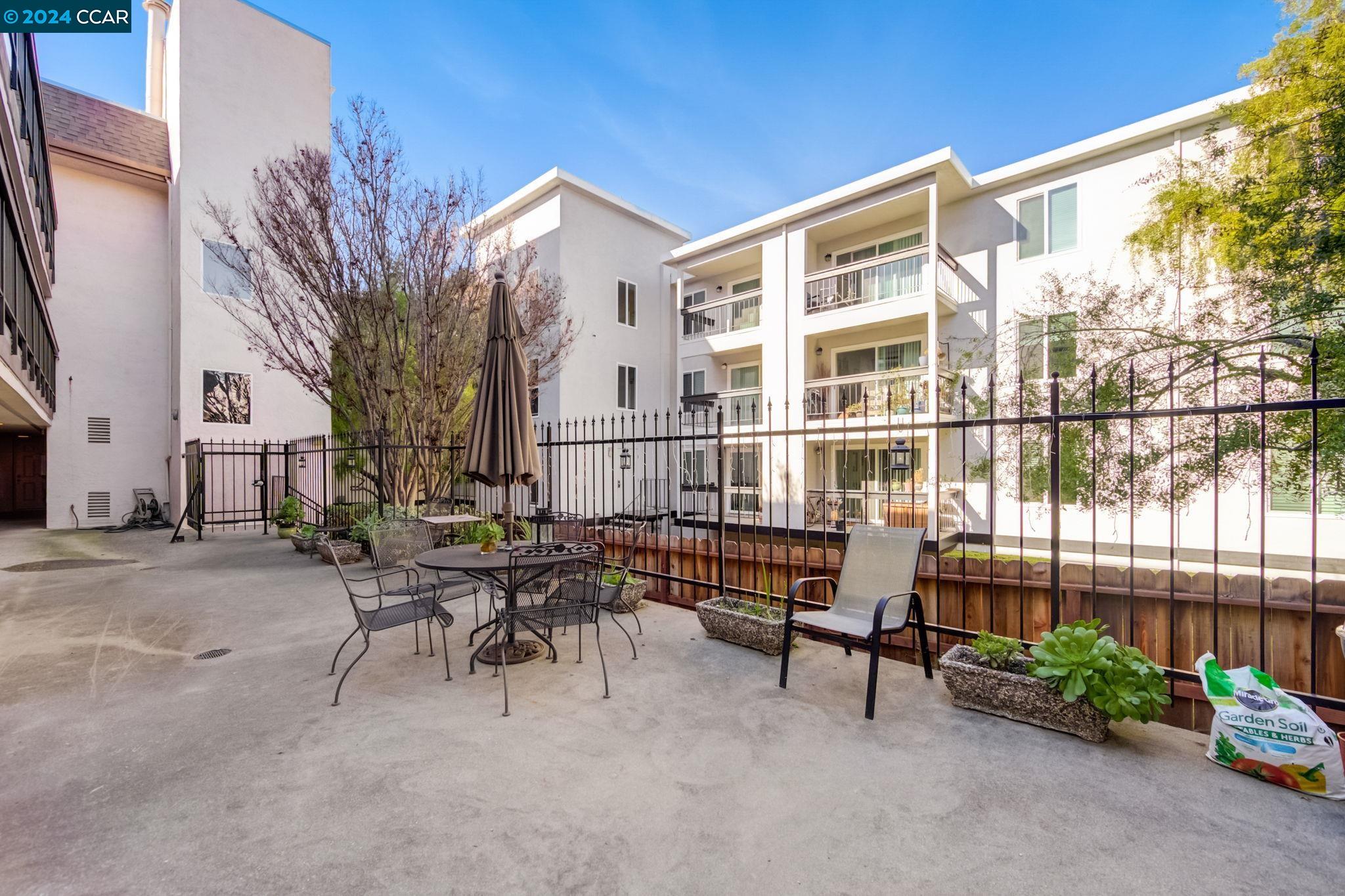 Detail Gallery Image 17 of 22 For 417 Evelyn Ave #206,  Albany,  CA 94706 - 2 Beds | 2 Baths