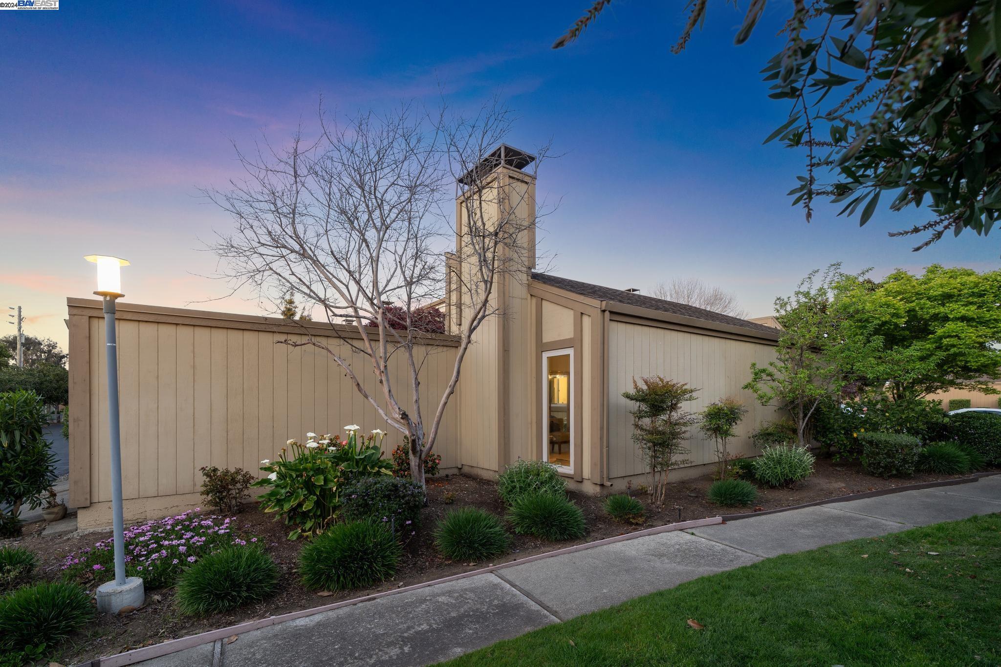 Detail Gallery Image 27 of 27 For 1112 Marianas Ln, Alameda,  CA 94502 - 2 Beds | 2 Baths