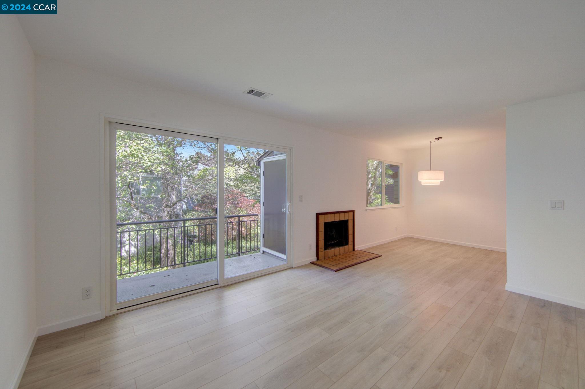 Detail Gallery Image 1 of 32 For 32 Emery Bay Drive, Emeryville,  CA 94608 - 2 Beds | 1 Baths