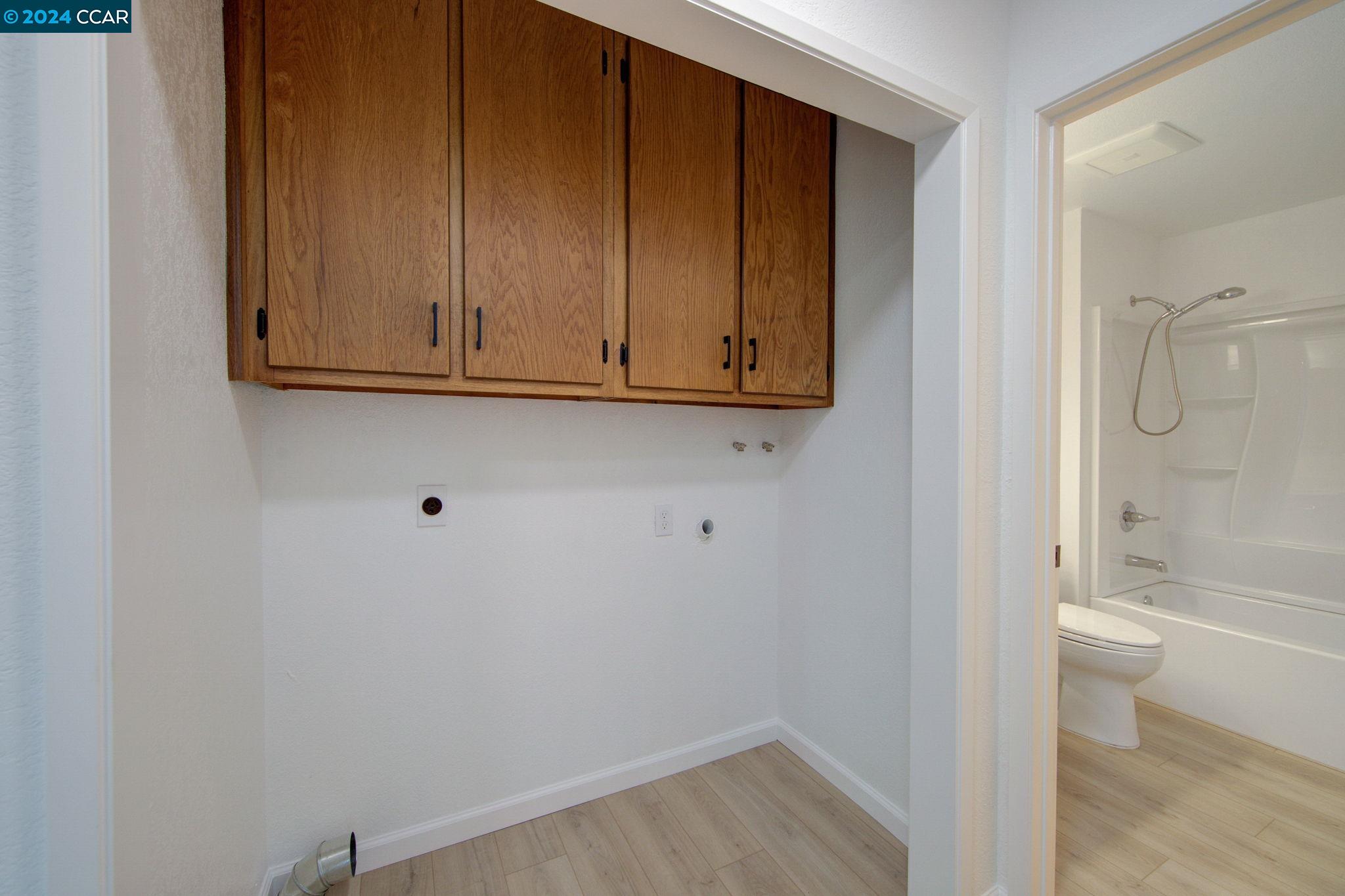 Detail Gallery Image 14 of 32 For 32 Emery Bay Drive, Emeryville,  CA 94608 - 2 Beds | 1 Baths