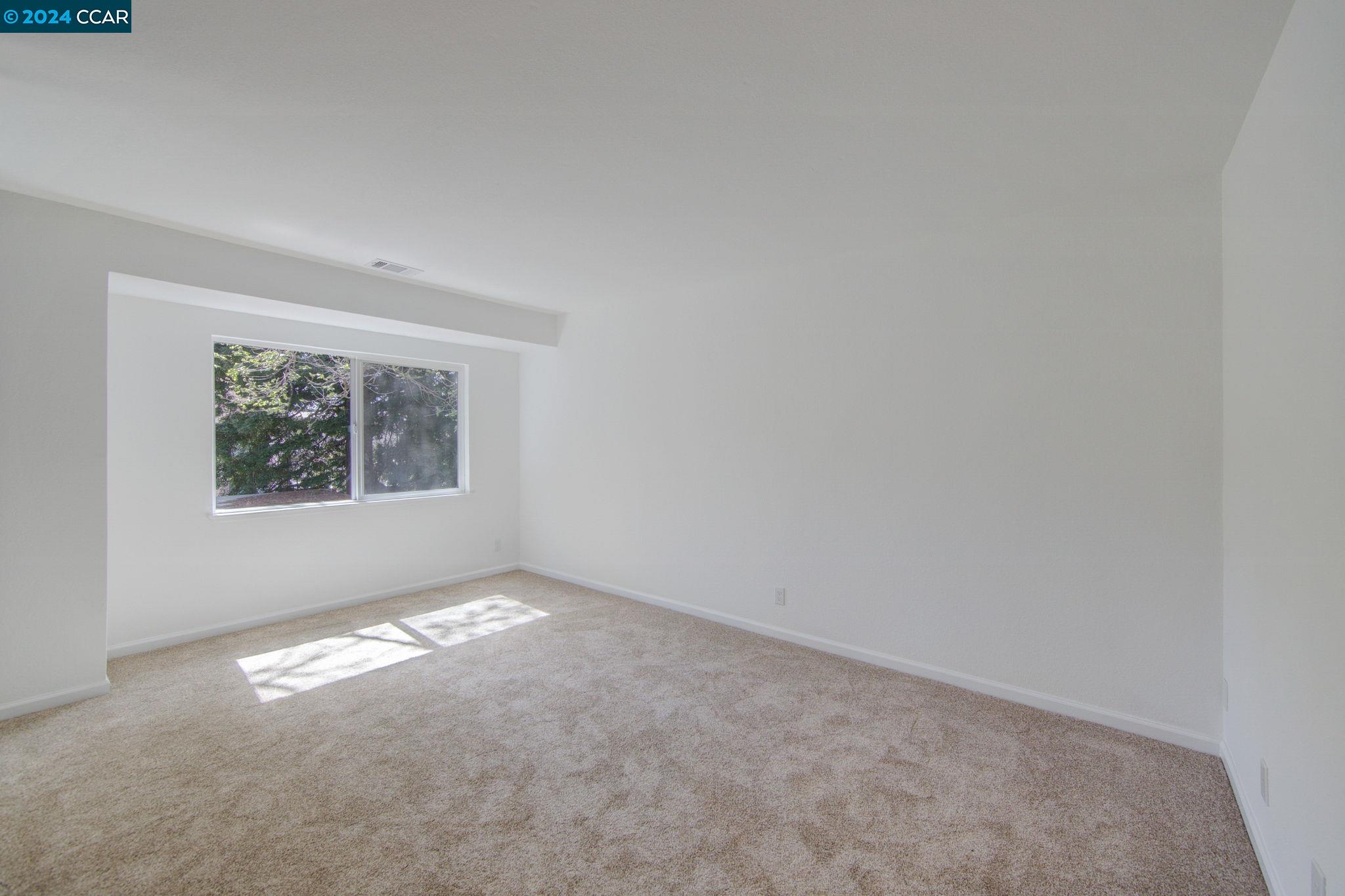 Detail Gallery Image 15 of 32 For 32 Emery Bay Drive, Emeryville,  CA 94608 - 2 Beds | 1 Baths