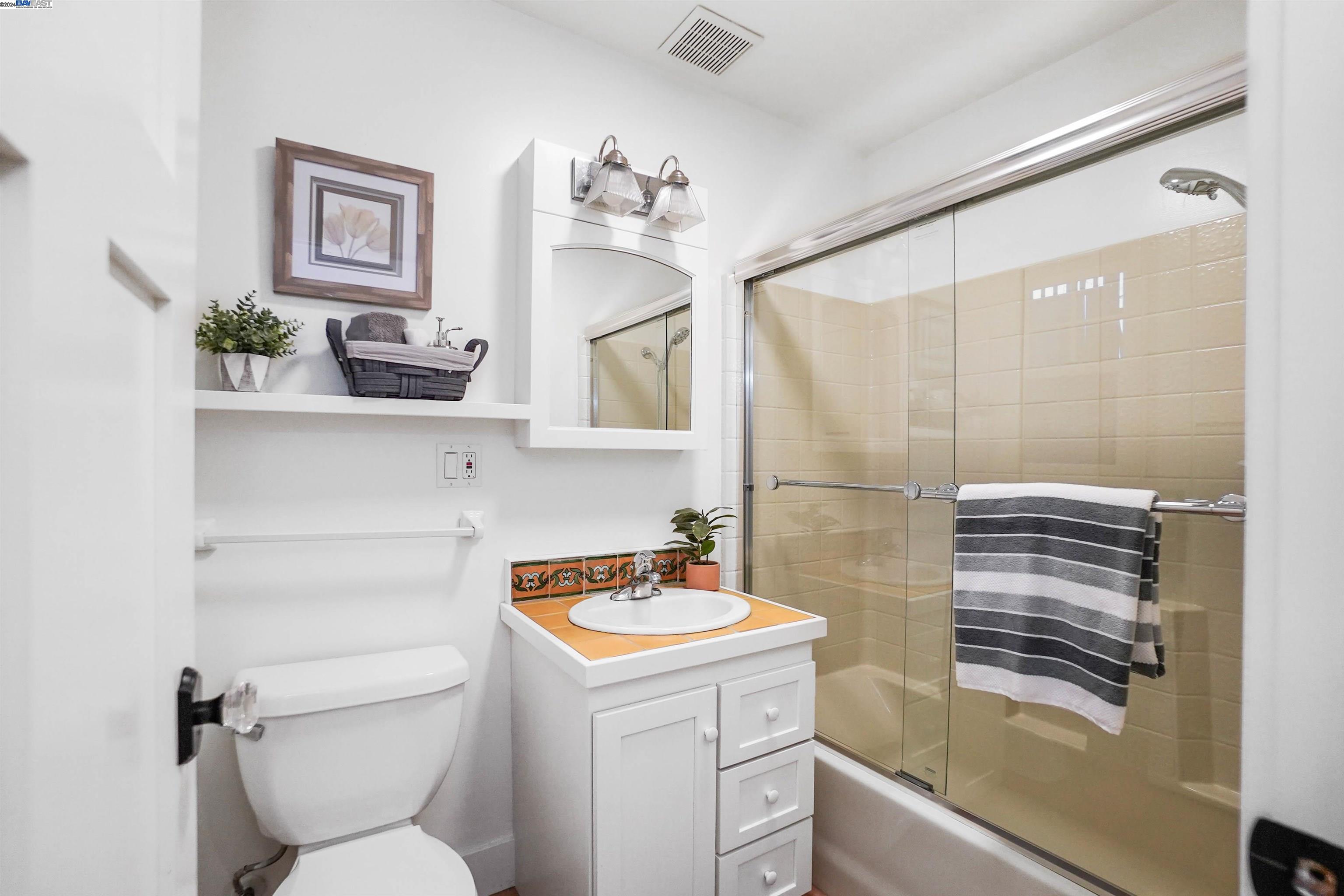 Detail Gallery Image 21 of 48 For 24987 Fairview Ave, Hayward,  CA 94542 - 4 Beds | 2/1 Baths