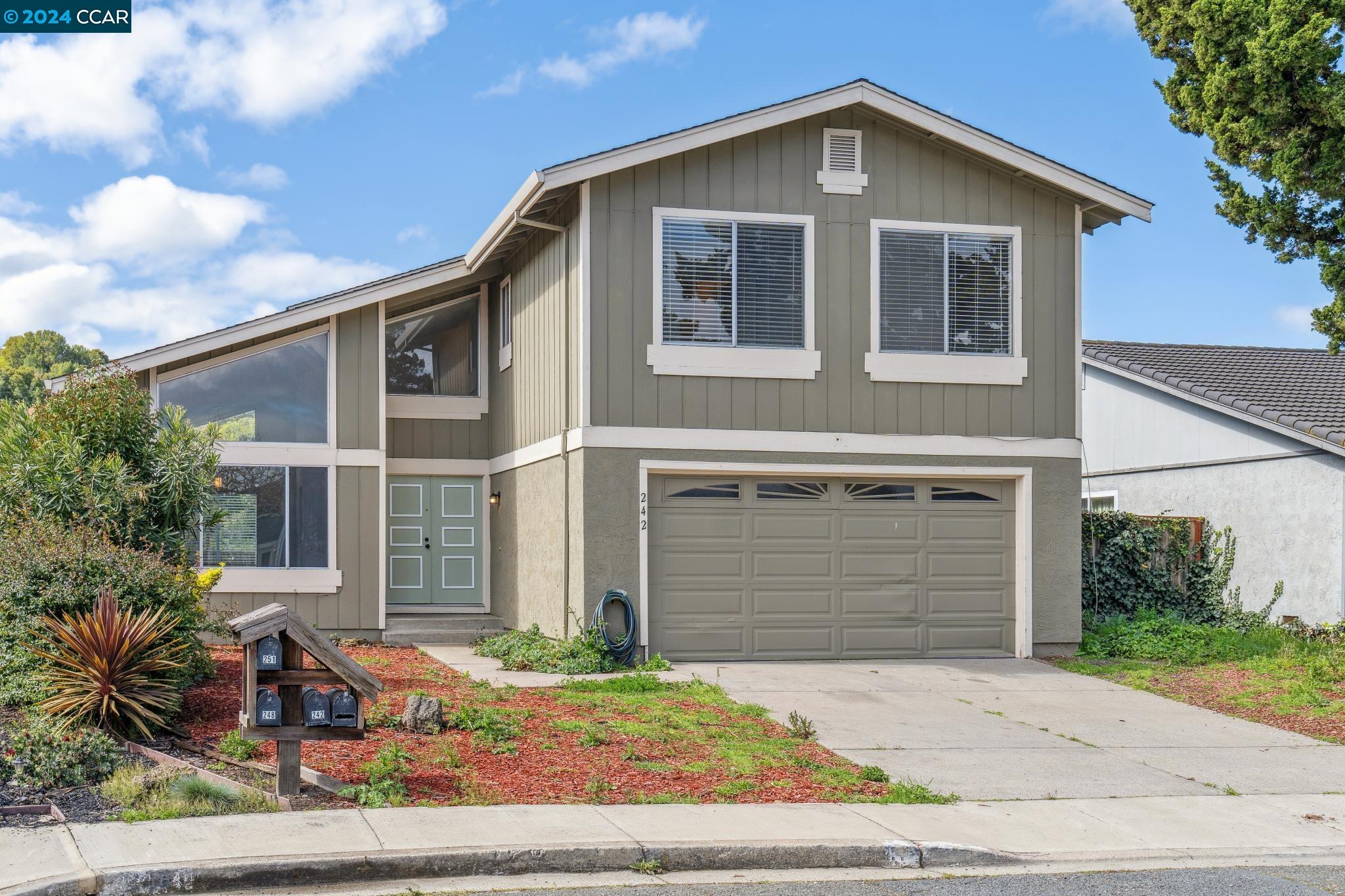 Detail Gallery Image 1 of 1 For 242 Oriole Ct, Hercules,  CA 94547 - 4 Beds | 2/1 Baths