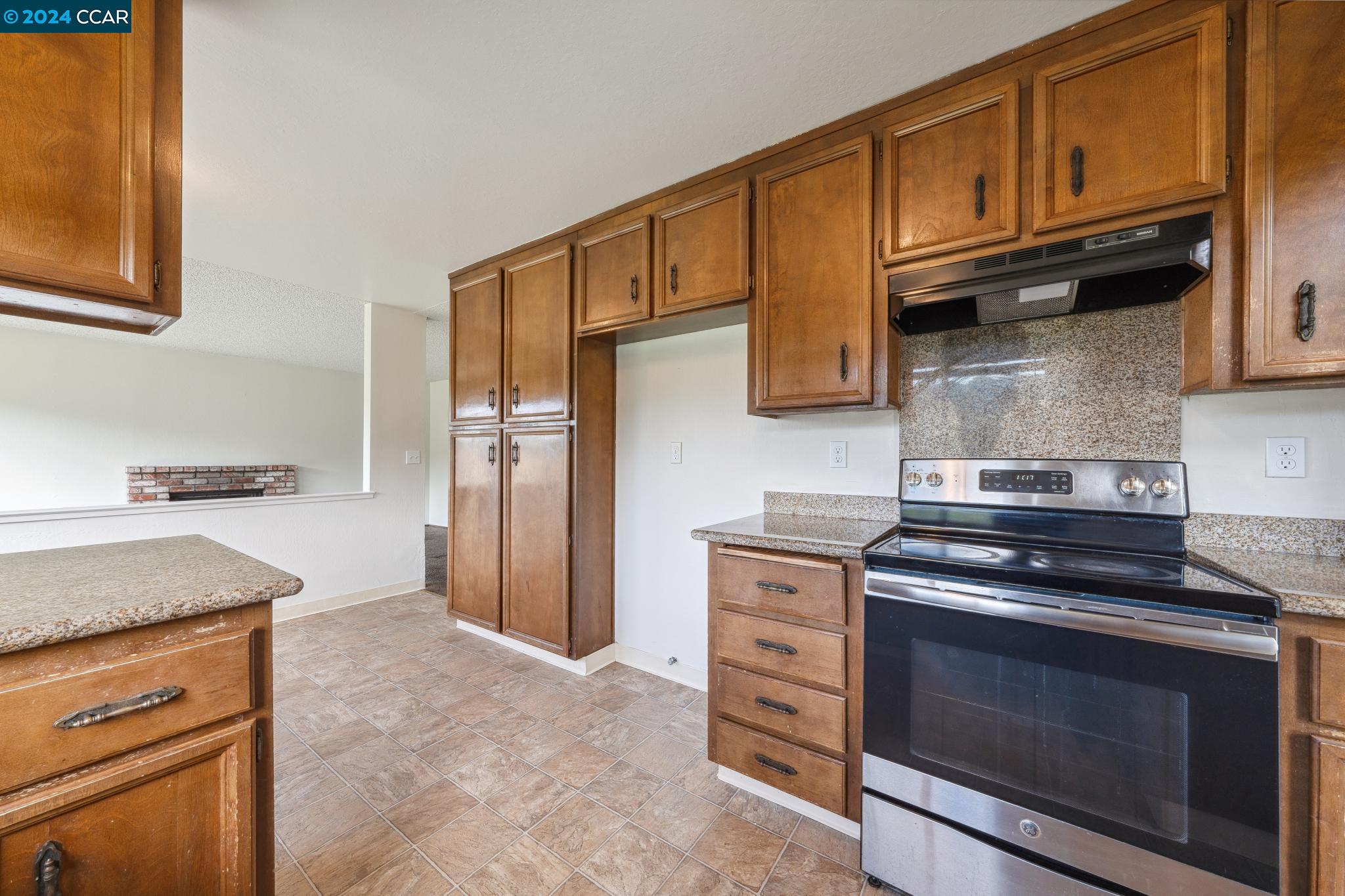 Detail Gallery Image 11 of 36 For 242 Oriole Ct, Hercules,  CA 94547 - 4 Beds | 2/1 Baths