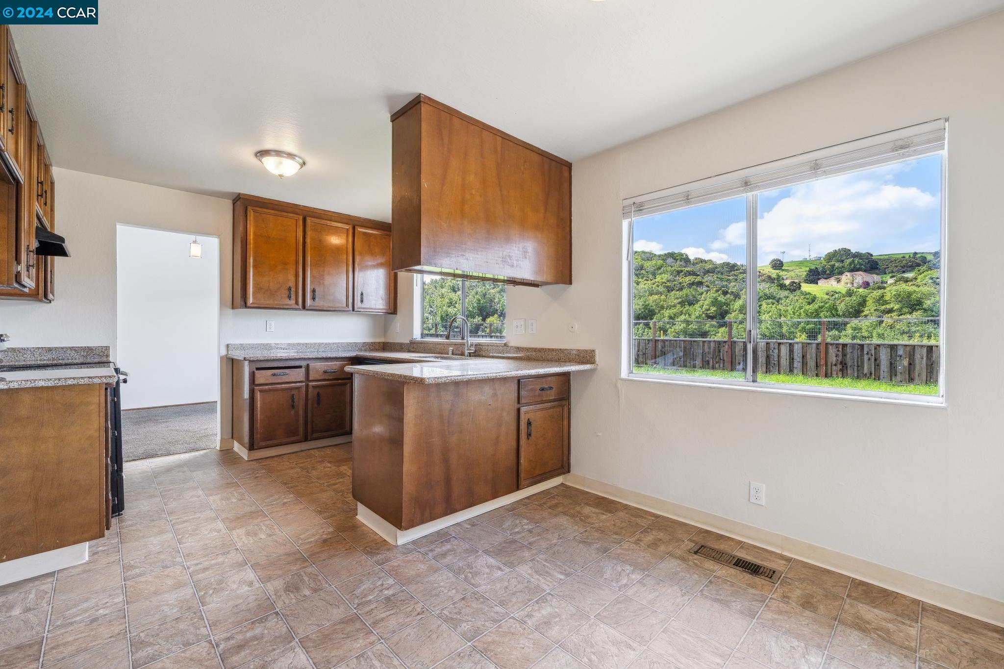 Detail Gallery Image 8 of 36 For 242 Oriole Ct, Hercules,  CA 94547 - 4 Beds | 2/1 Baths