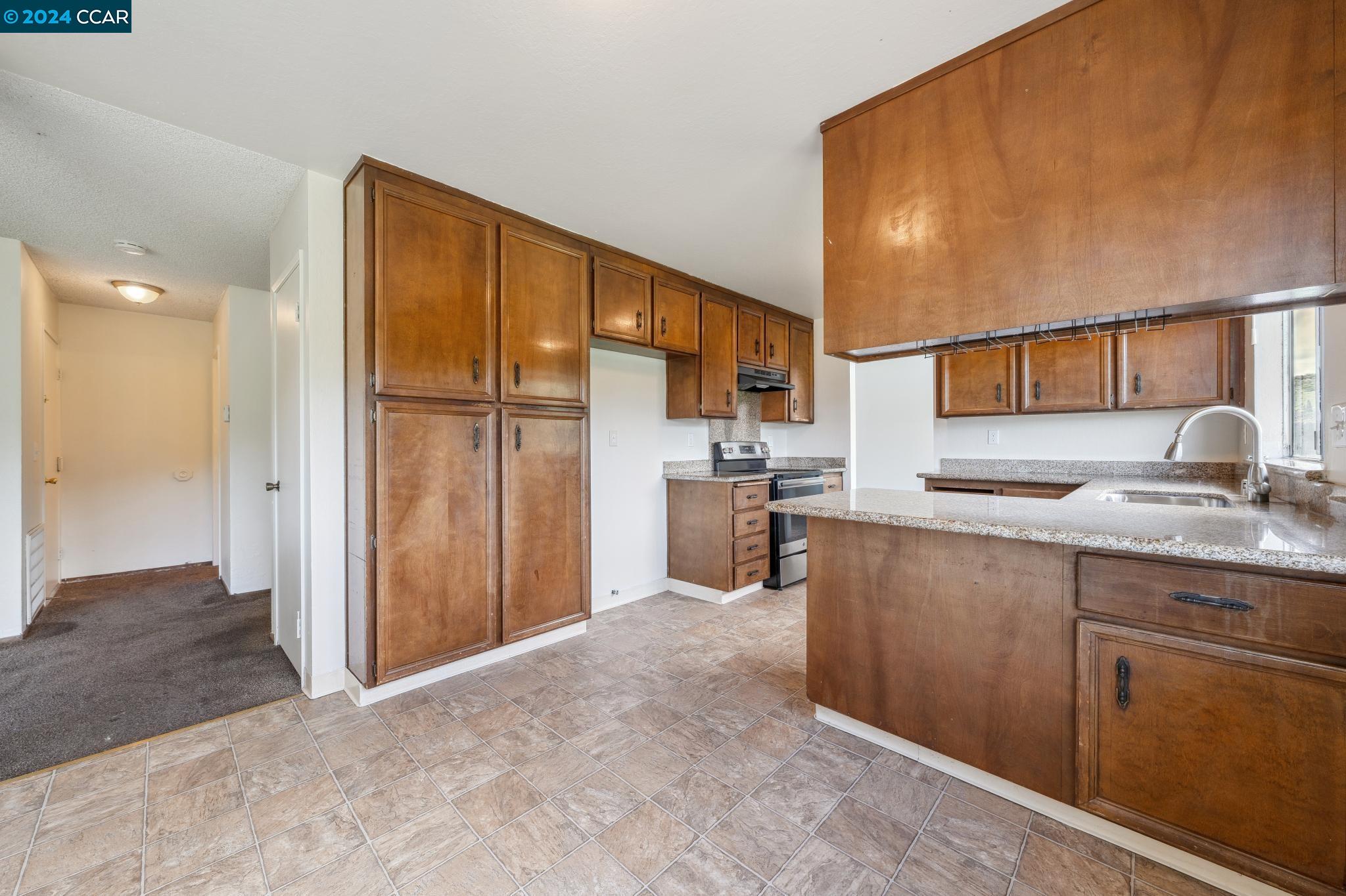 Detail Gallery Image 9 of 36 For 242 Oriole Ct, Hercules,  CA 94547 - 4 Beds | 2/1 Baths