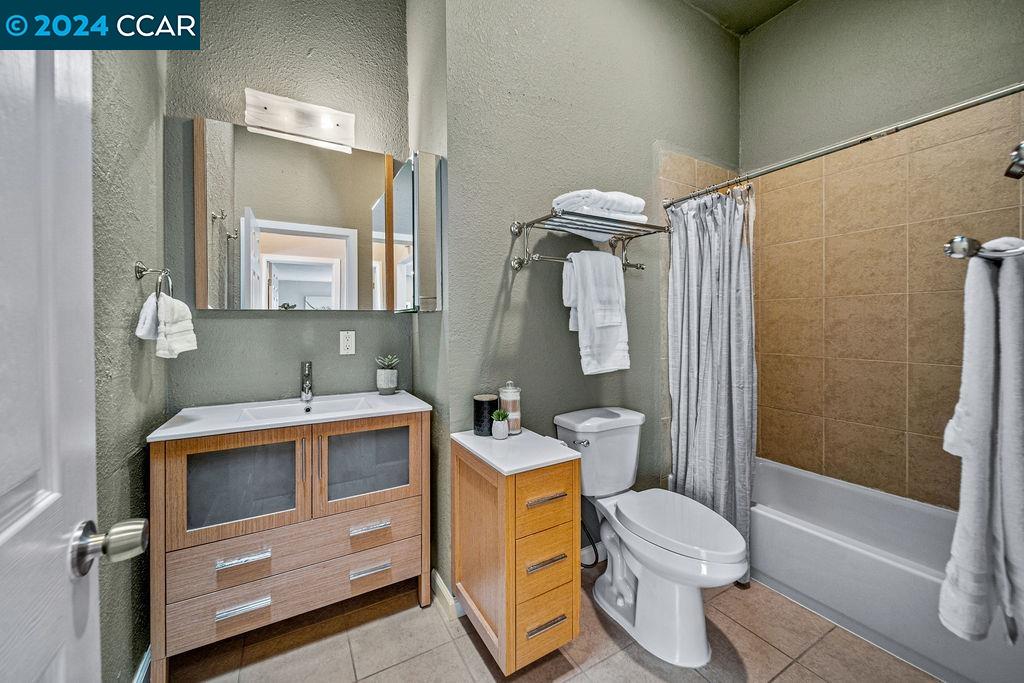 Detail Gallery Image 14 of 23 For 1419 11th, Oakland,  CA 94607 - 3 Beds | 1 Baths