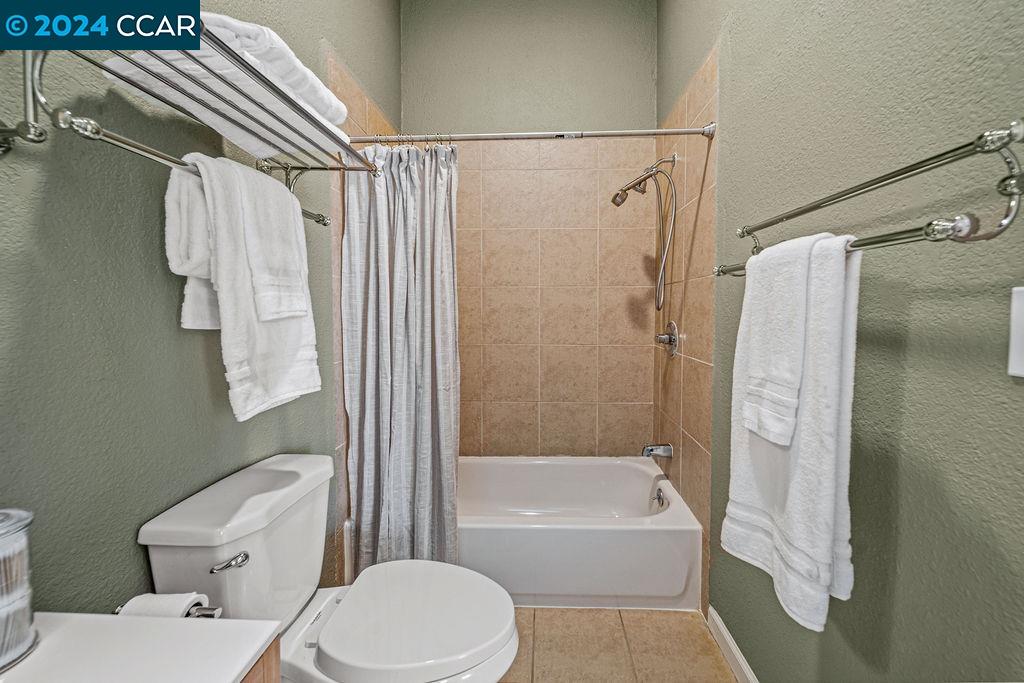 Detail Gallery Image 15 of 23 For 1419 11th, Oakland,  CA 94607 - 3 Beds | 1 Baths