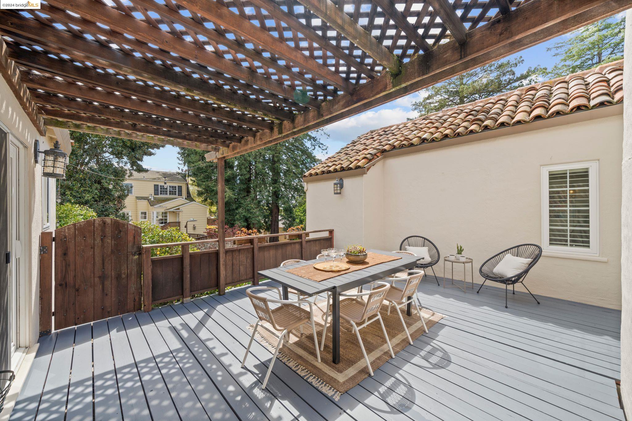 Detail Gallery Image 31 of 56 For 5826 Amy Dr, Oakland,  CA 94618 - 3 Beds | 2 Baths