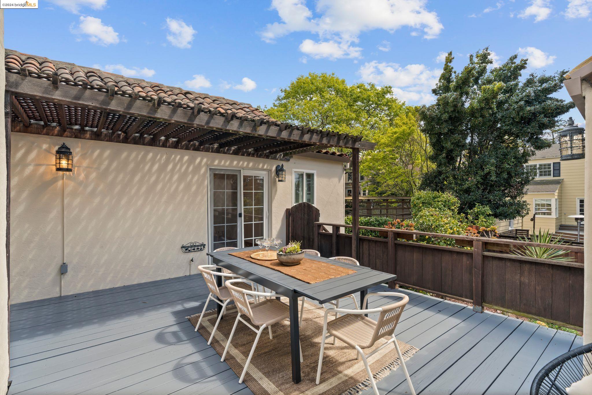 Detail Gallery Image 33 of 56 For 5826 Amy Dr, Oakland,  CA 94618 - 3 Beds | 2 Baths