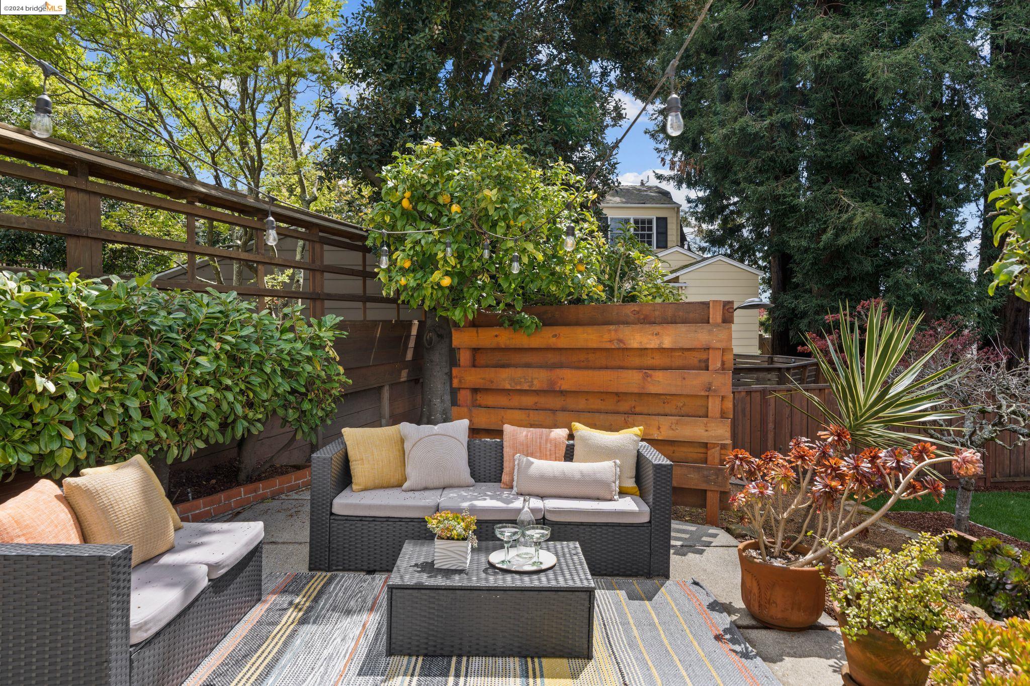 Detail Gallery Image 37 of 56 For 5826 Amy Dr, Oakland,  CA 94618 - 3 Beds | 2 Baths