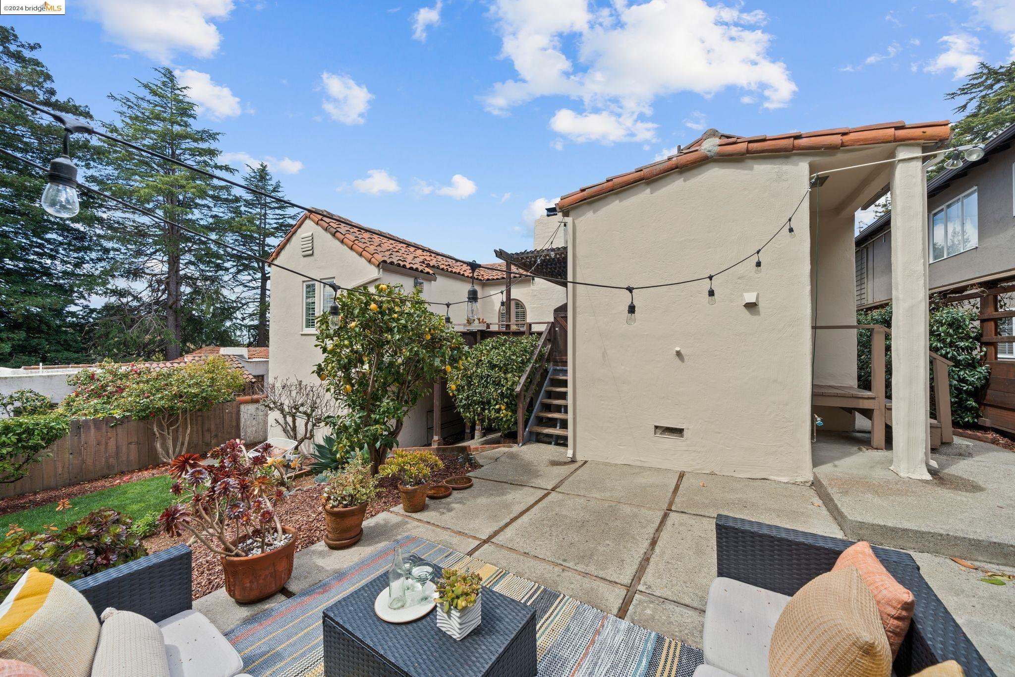 Detail Gallery Image 38 of 56 For 5826 Amy Dr, Oakland,  CA 94618 - 3 Beds | 2 Baths