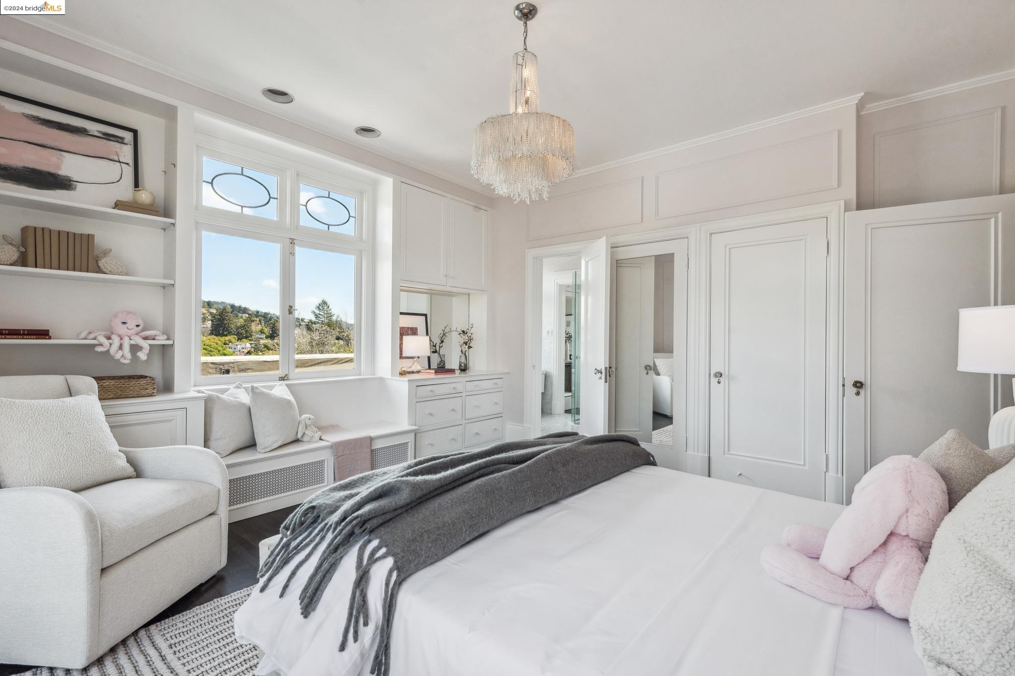 Detail Gallery Image 37 of 60 For 236 Sea View Avenue, Piedmont,  CA 94610 - 5 Beds | 5/2 Baths