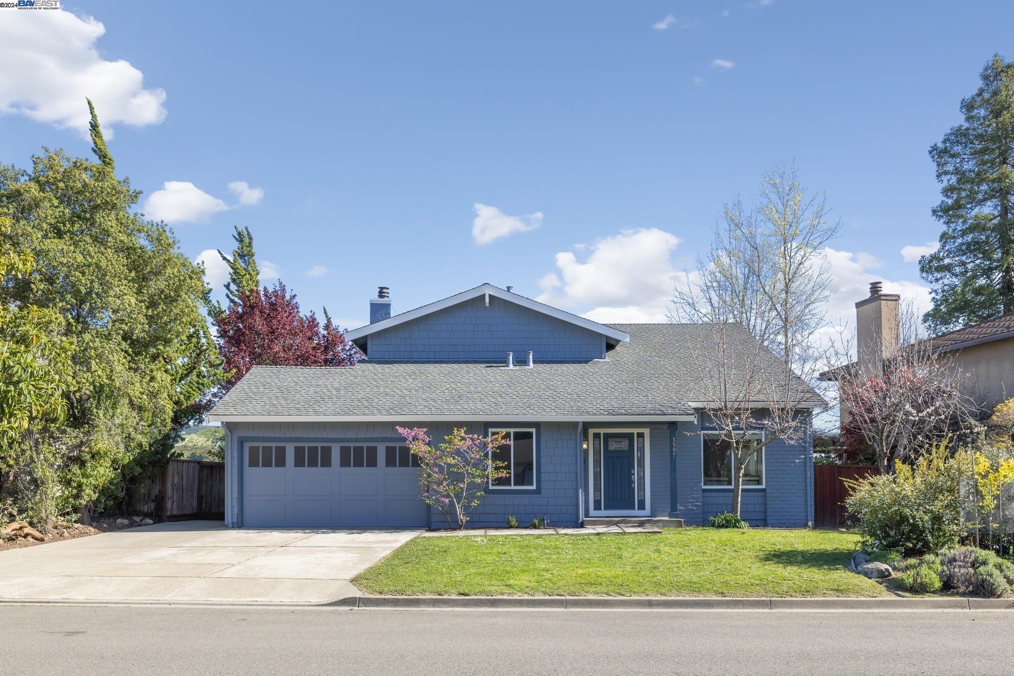 Detail Gallery Image 1 of 1 For 3597 Skyline Dr, Hayward,  CA 94542 - 4 Beds | 3 Baths