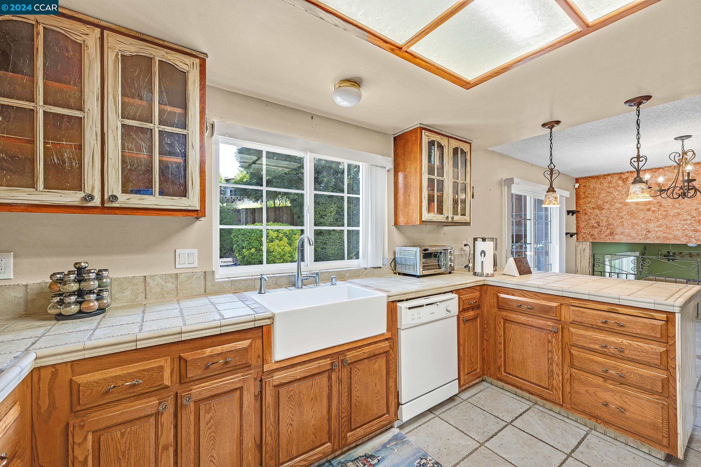 Detail Gallery Image 6 of 32 For 4349 Apple Pl, Pittsburg,  CA 94565 - 4 Beds | 2/1 Baths